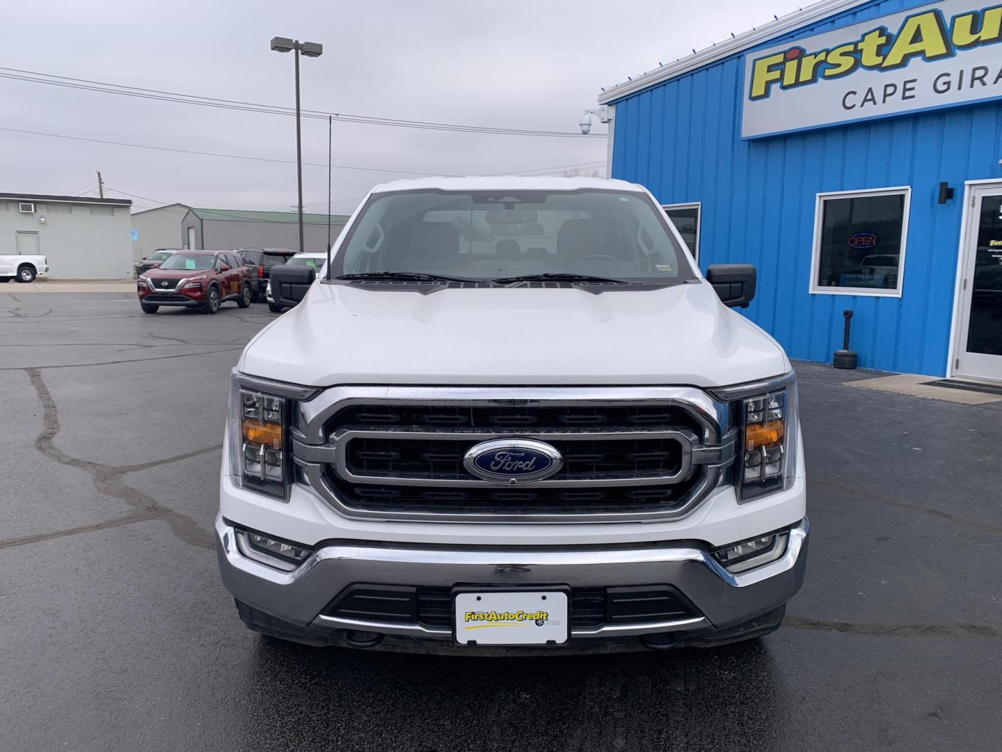 2022 WHITE /Gray Cloth Ford F-150 XLT SuperCrew 6.5-ft. Bed 4WD (1FTFW1E59NF) with an 5.0L V8 engine, Automatic transmission, located at 506 S. Kingshighway, Cape Girardeau, MO, 63703, (573) 235-5000, 37.294991, -89.553635 - 2022 Ford F-150 XLT 1-Owner 78xxx miles 4x4 5.0L V8 Automatic Backup Camera Power/Heated Seats Bluetooth Remote Start Cruise Power Windows/Locks/Mirrors We have financing available and we accept trades! Fill out a credit application on our website or come by today! If you have any quest - Photo#1