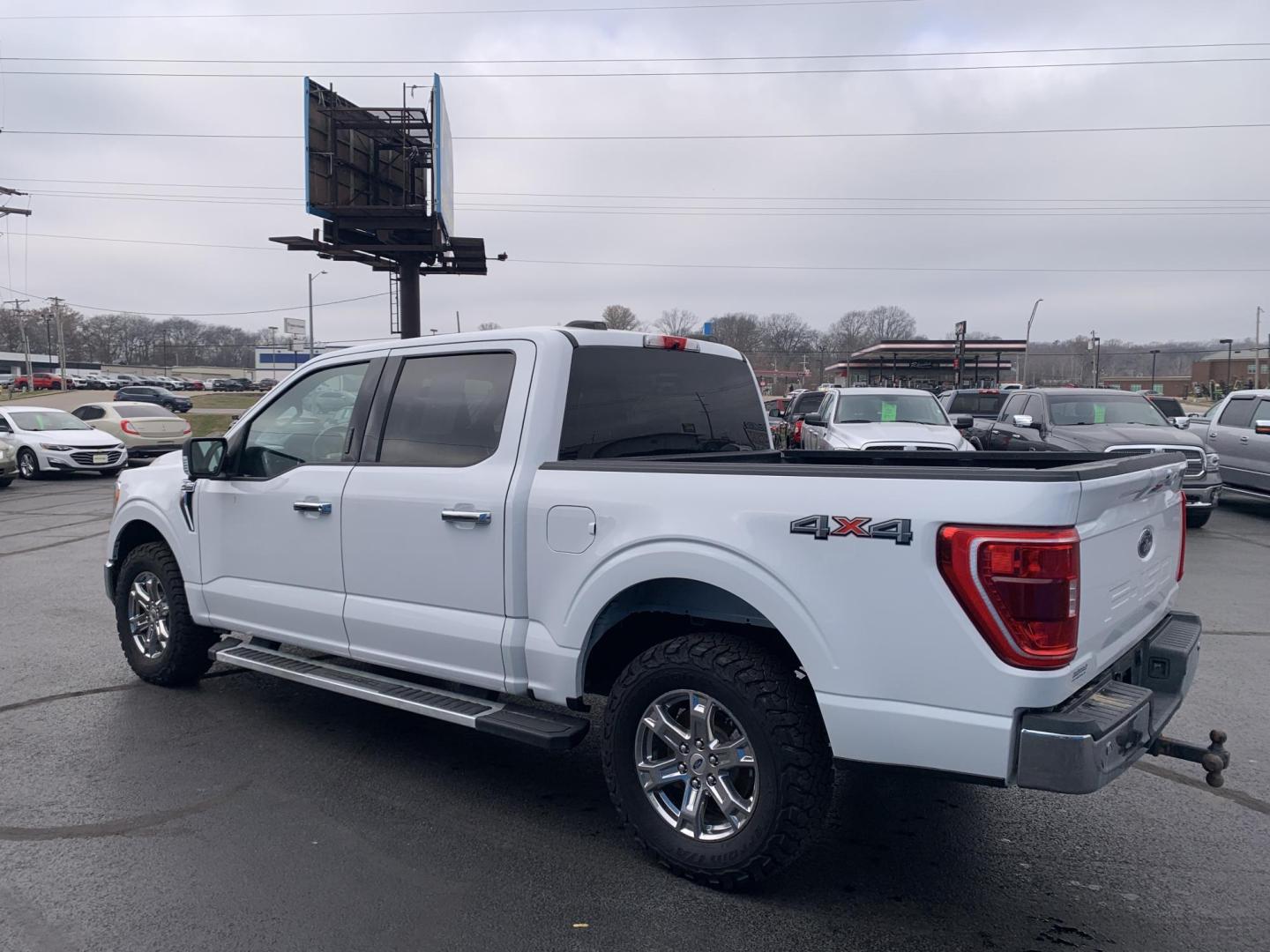 2022 WHITE /Gray Cloth Ford F-150 XLT SuperCrew 6.5-ft. Bed 4WD (1FTFW1E59NF) with an 5.0L V8 engine, Automatic transmission, located at 506 S. Kingshighway, Cape Girardeau, MO, 63703, (573) 235-5000, 37.294991, -89.553635 - 2022 Ford F-150 XLT 1-Owner 78xxx miles 4x4 5.0L V8 Automatic Backup Camera Power/Heated Seats Bluetooth Remote Start Cruise Power Windows/Locks/Mirrors We have financing available and we accept trades! Fill out a credit application on our website or come by today! If you have any quest - Photo#4