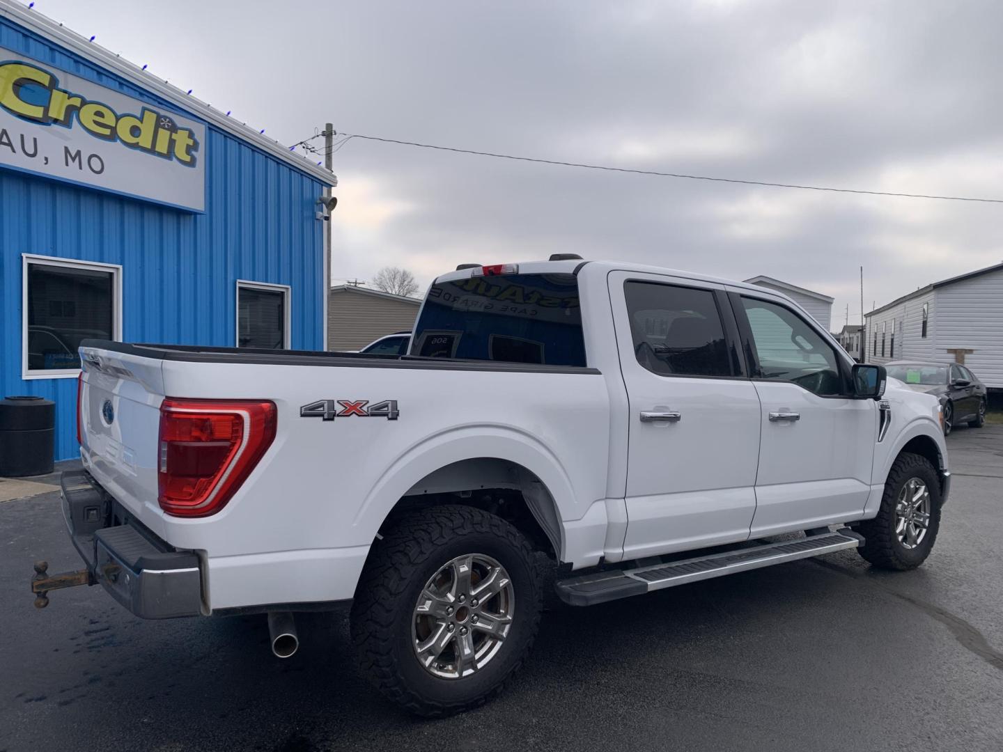 2022 WHITE /Gray Cloth Ford F-150 XLT SuperCrew 6.5-ft. Bed 4WD (1FTFW1E59NF) with an 5.0L V8 engine, Automatic transmission, located at 506 S. Kingshighway, Cape Girardeau, MO, 63703, (573) 235-5000, 37.294991, -89.553635 - 2022 Ford F-150 XLT 1-Owner 78xxx miles 4x4 5.0L V8 Automatic Backup Camera Power/Heated Seats Bluetooth Remote Start Cruise Power Windows/Locks/Mirrors We have financing available and we accept trades! Fill out a credit application on our website or come by today! If you have any quest - Photo#7