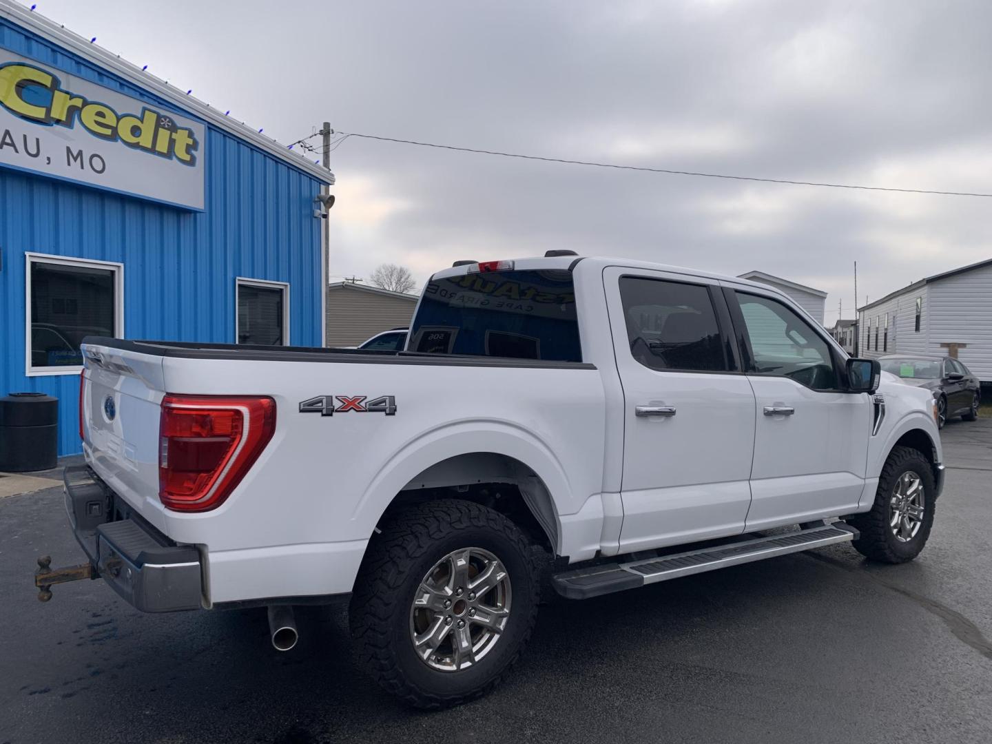 2022 WHITE /Gray Cloth Ford F-150 XLT SuperCrew 6.5-ft. Bed 4WD (1FTFW1E59NF) with an 5.0L V8 engine, Automatic transmission, located at 506 S. Kingshighway, Cape Girardeau, MO, 63703, (573) 235-5000, 37.294991, -89.553635 - 2022 Ford F-150 XLT 1-Owner 78xxx miles 4x4 5.0L V8 Automatic Backup Camera Power/Heated Seats Bluetooth Remote Start Cruise Power Windows/Locks/Mirrors We have financing available and we accept trades! Fill out a credit application on our website or come by today! If you have any quest - Photo#8