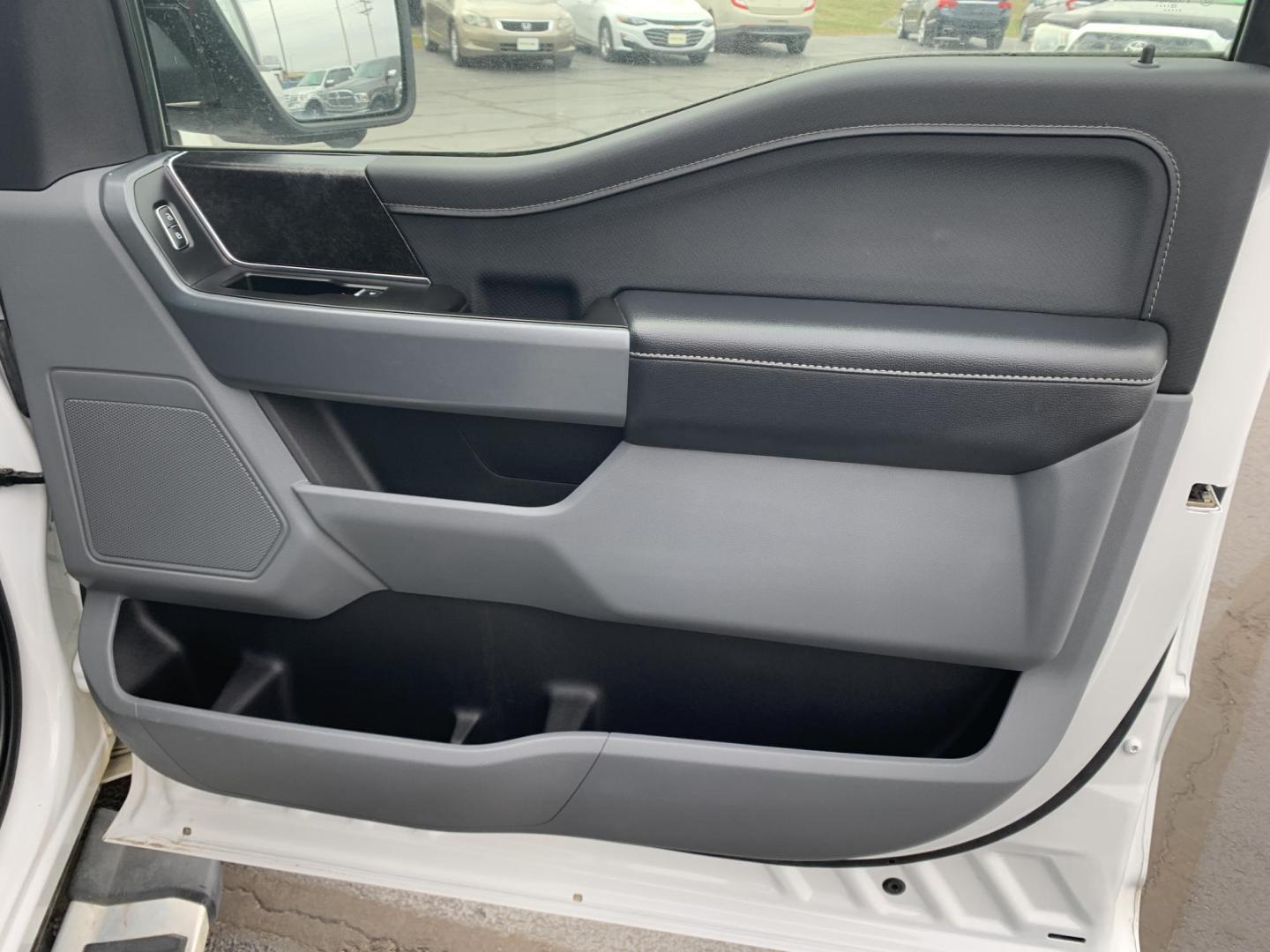 2022 WHITE /Gray Cloth Ford F-150 XLT SuperCrew 6.5-ft. Bed 4WD (1FTFW1E59NF) with an 5.0L V8 engine, Automatic transmission, located at 506 S. Kingshighway, Cape Girardeau, MO, 63703, (573) 235-5000, 37.294991, -89.553635 - 2022 Ford F-150 XLT 1-Owner 78xxx miles 4x4 5.0L V8 Automatic Backup Camera Power/Heated Seats Bluetooth Remote Start Cruise Power Windows/Locks/Mirrors We have financing available and we accept trades! Fill out a credit application on our website or come by today! If you have any quest - Photo#18