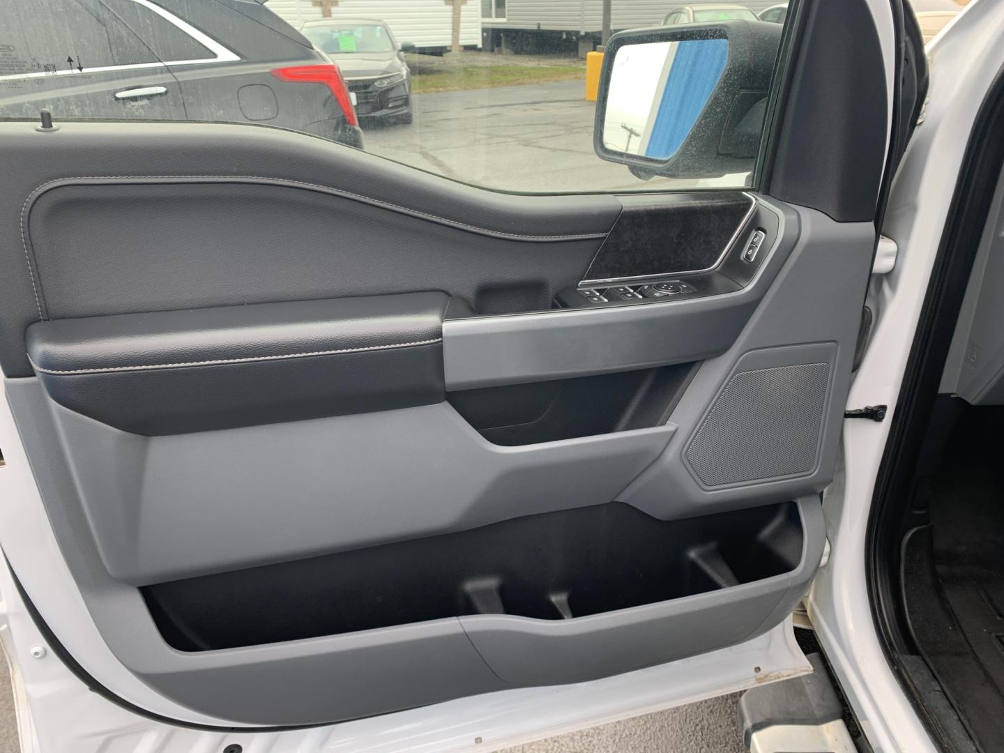 2022 WHITE /Gray Cloth Ford F-150 XLT SuperCrew 6.5-ft. Bed 4WD (1FTFW1E59NF) with an 5.0L V8 engine, Automatic transmission, located at 506 S. Kingshighway, Cape Girardeau, MO, 63703, (573) 235-5000, 37.294991, -89.553635 - 2022 Ford F-150 XLT 1-Owner 78xxx miles 4x4 5.0L V8 Automatic Backup Camera Power/Heated Seats Bluetooth Remote Start Cruise Power Windows/Locks/Mirrors We have financing available and we accept trades! Fill out a credit application on our website or come by today! If you have any quest - Photo#16