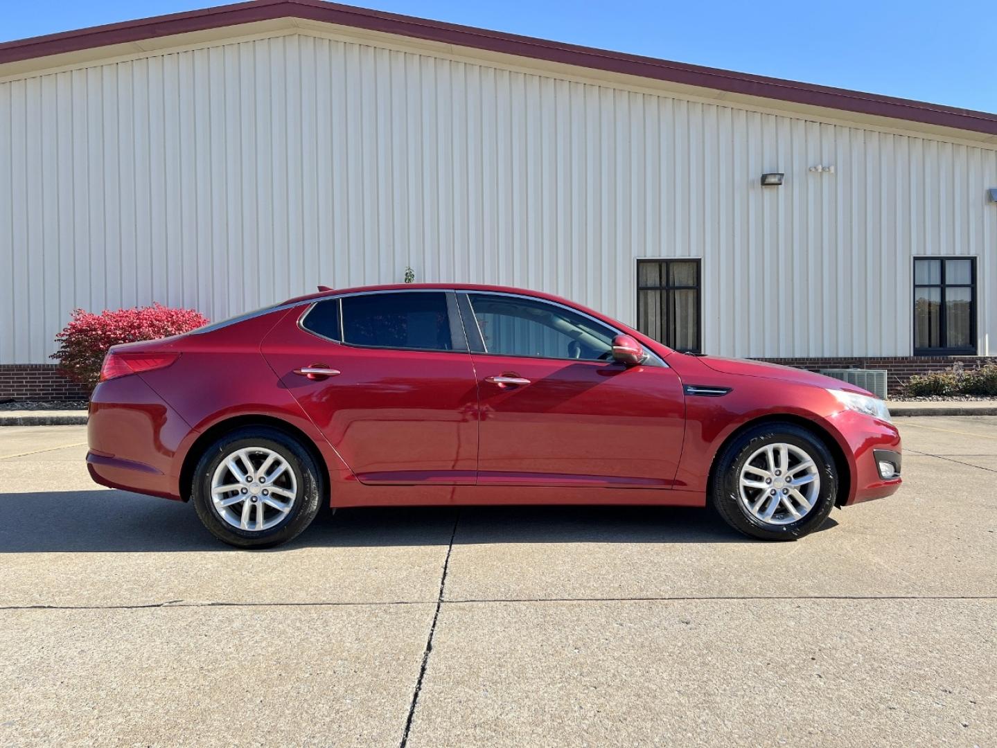 2012 MAROON /Tan Cloth Kia Optima LX (5XXGM4A74CG) with an 2.4L 4 Cyl. engine, Automatic transmission, located at 2990 Old Orchard Rd., Jackson, MO, 63755, 37.354214, -89.612106 - 2012 Kia Optima LX 149xxx miles Front Wheel Drive 2.4L 4 Cyl. Automatic Power Driver Seat Bluetooth Cruise Power Windows/Locks/Mirrors We have financing available and we accept trades! Fill out a credit application on our website or come by today! If you have any questions, give us a call - Photo#5