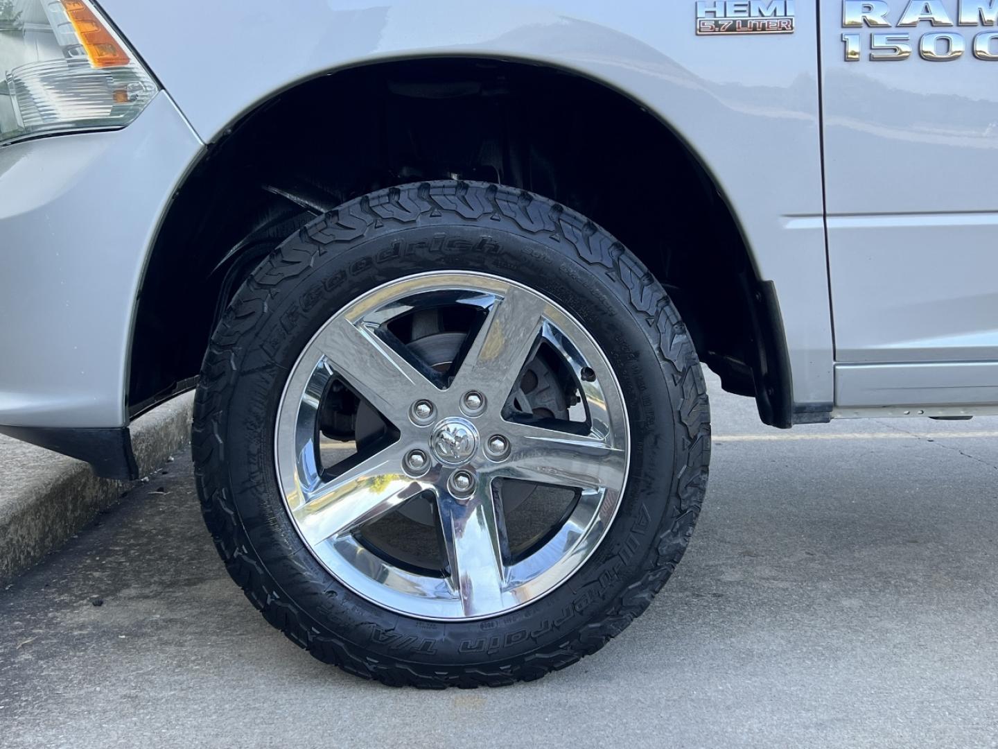 2016 WHITE /Black/Gray Leather RAM 1500 Tradesman Crew Cab SWB 4WD (1C6RR7KT0GS) with an 5.7L V8 HEMI engine, Automatic transmission, located at 2990 Old Orchard Rd., Jackson, MO, 63755, 37.354214, -89.612106 - 2016 Ram 1500 Express Only 98xxx miles 4x4 5.7L V8 HEMI Automatic Leather Backup Camera Bluetooth Cruise Power Windows/Locks/Mirrors We have financing available and we accept trades! Fill out a credit application on our website or come by today! If you have any questions, give us a call a - Photo#32