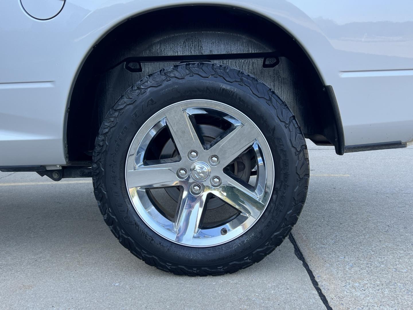 2016 WHITE /Black/Gray Leather RAM 1500 Tradesman Crew Cab SWB 4WD (1C6RR7KT0GS) with an 5.7L V8 HEMI engine, Automatic transmission, located at 2990 Old Orchard Rd., Jackson, MO, 63755, 37.354214, -89.612106 - 2016 Ram 1500 Express Only 98xxx miles 4x4 5.7L V8 HEMI Automatic Leather Backup Camera Bluetooth Cruise Power Windows/Locks/Mirrors We have financing available and we accept trades! Fill out a credit application on our website or come by today! If you have any questions, give us a call a - Photo#33