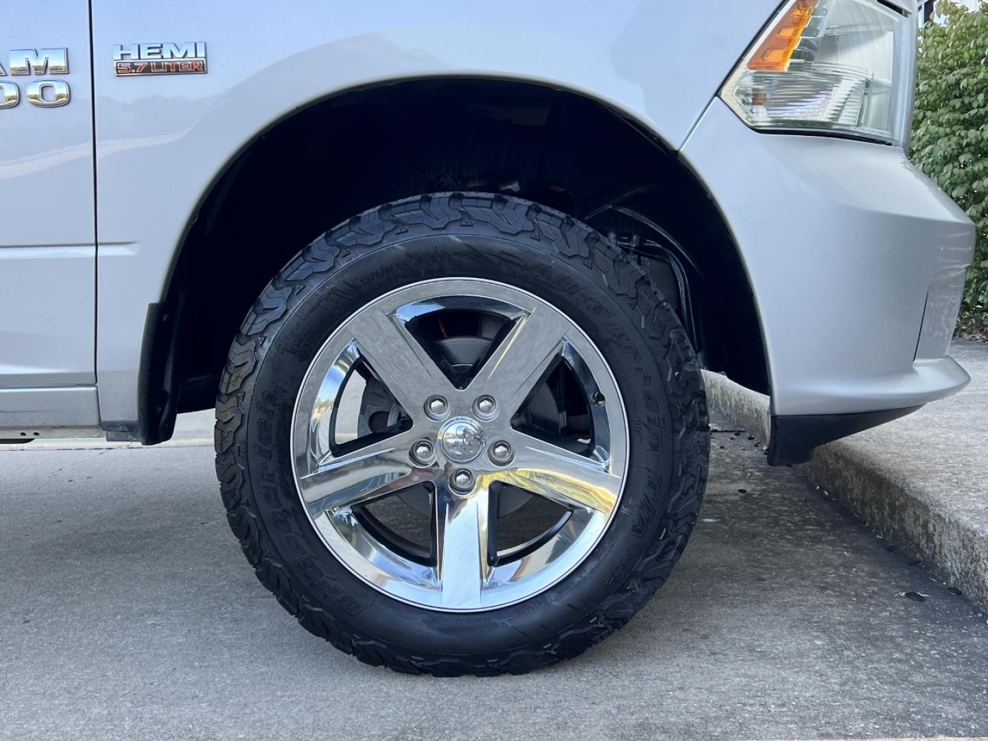 2016 WHITE /Black/Gray Leather RAM 1500 Tradesman Crew Cab SWB 4WD (1C6RR7KT0GS) with an 5.7L V8 HEMI engine, Automatic transmission, located at 2990 Old Orchard Rd., Jackson, MO, 63755, 37.354214, -89.612106 - 2016 Ram 1500 Express Only 98xxx miles 4x4 5.7L V8 HEMI Automatic Leather Backup Camera Bluetooth Cruise Power Windows/Locks/Mirrors We have financing available and we accept trades! Fill out a credit application on our website or come by today! If you have any questions, give us a call a - Photo#35