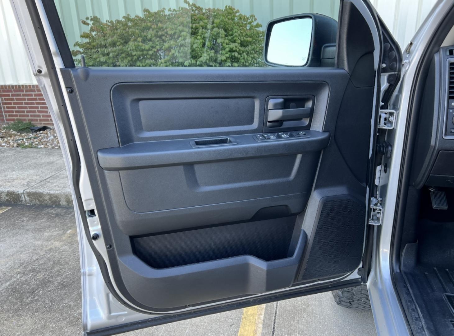 2016 WHITE /Black/Gray Leather RAM 1500 Tradesman Crew Cab SWB 4WD (1C6RR7KT0GS) with an 5.7L V8 HEMI engine, Automatic transmission, located at 2990 Old Orchard Rd., Jackson, MO, 63755, 37.354214, -89.612106 - 2016 Ram 1500 Express Only 98xxx miles 4x4 5.7L V8 HEMI Automatic Leather Backup Camera Bluetooth Cruise Power Windows/Locks/Mirrors We have financing available and we accept trades! Fill out a credit application on our website or come by today! If you have any questions, give us a call a - Photo#11