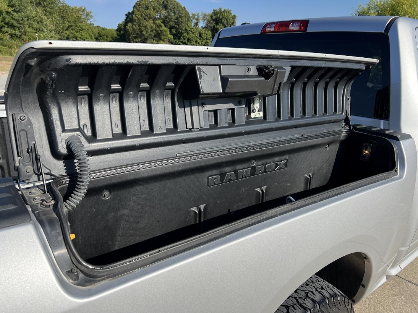 2016 WHITE /Black/Gray Leather RAM 1500 Tradesman Crew Cab SWB 4WD (1C6RR7KT0GS) with an 5.7L V8 HEMI engine, Automatic transmission, located at 2990 Old Orchard Rd., Jackson, MO, 63755, 37.354214, -89.612106 - 2016 Ram 1500 Express Only 98xxx miles 4x4 5.7L V8 HEMI Automatic Leather Backup Camera Bluetooth Cruise Power Windows/Locks/Mirrors We have financing available and we accept trades! Fill out a credit application on our website or come by today! If you have any questions, give us a call a - Photo#28