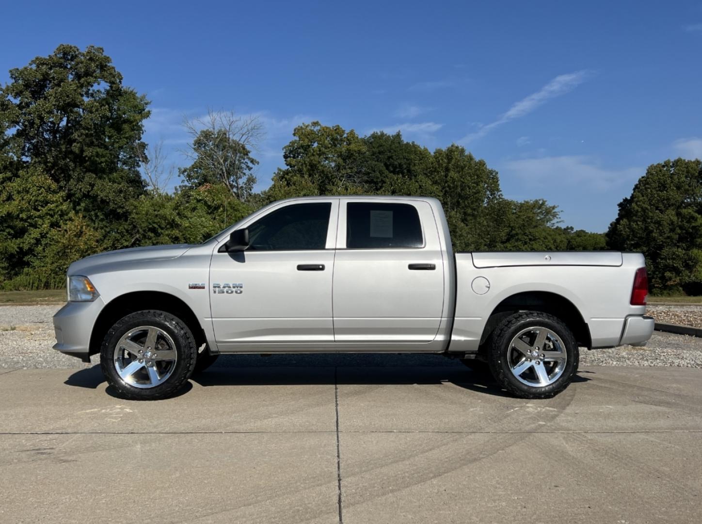 2016 WHITE /Black/Gray Leather RAM 1500 Tradesman Crew Cab SWB 4WD (1C6RR7KT0GS) with an 5.7L V8 HEMI engine, Automatic transmission, located at 2990 Old Orchard Rd., Jackson, MO, 63755, 37.354214, -89.612106 - 2016 Ram 1500 Express Only 98xxx miles 4x4 5.7L V8 HEMI Automatic Leather Backup Camera Bluetooth Cruise Power Windows/Locks/Mirrors We have financing available and we accept trades! Fill out a credit application on our website or come by today! If you have any questions, give us a call a - Photo#5