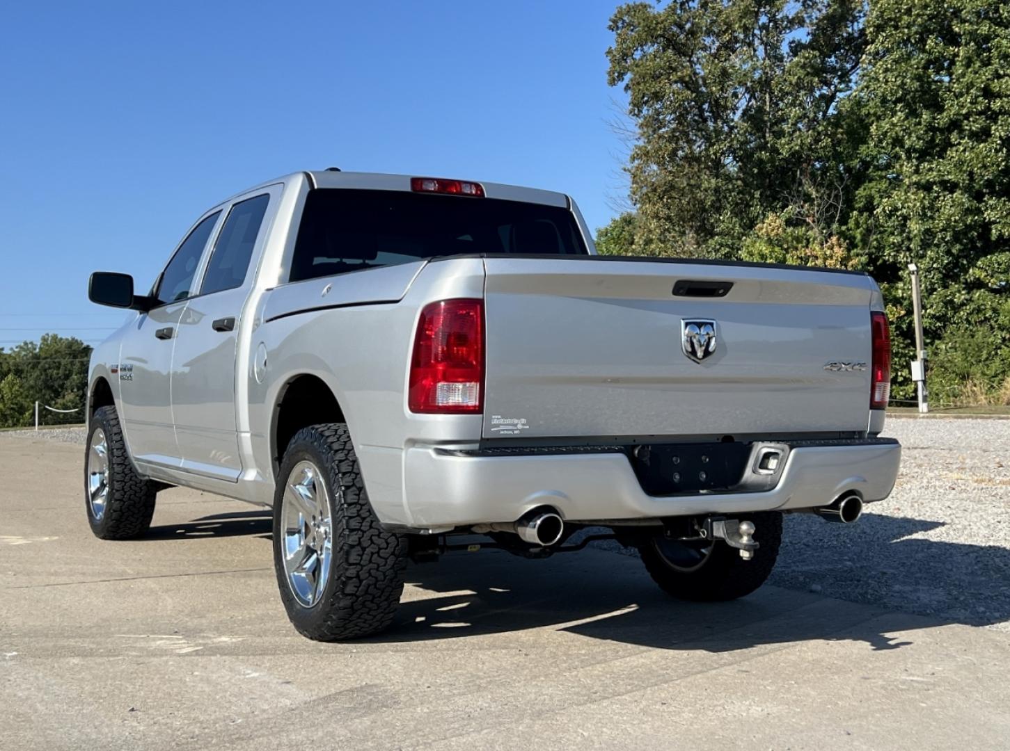 2016 WHITE /Black/Gray Leather RAM 1500 Tradesman Crew Cab SWB 4WD (1C6RR7KT0GS) with an 5.7L V8 HEMI engine, Automatic transmission, located at 2990 Old Orchard Rd., Jackson, MO, 63755, 37.354214, -89.612106 - 2016 Ram 1500 Express Only 98xxx miles 4x4 5.7L V8 HEMI Automatic Leather Backup Camera Bluetooth Cruise Power Windows/Locks/Mirrors We have financing available and we accept trades! Fill out a credit application on our website or come by today! If you have any questions, give us a call a - Photo#8