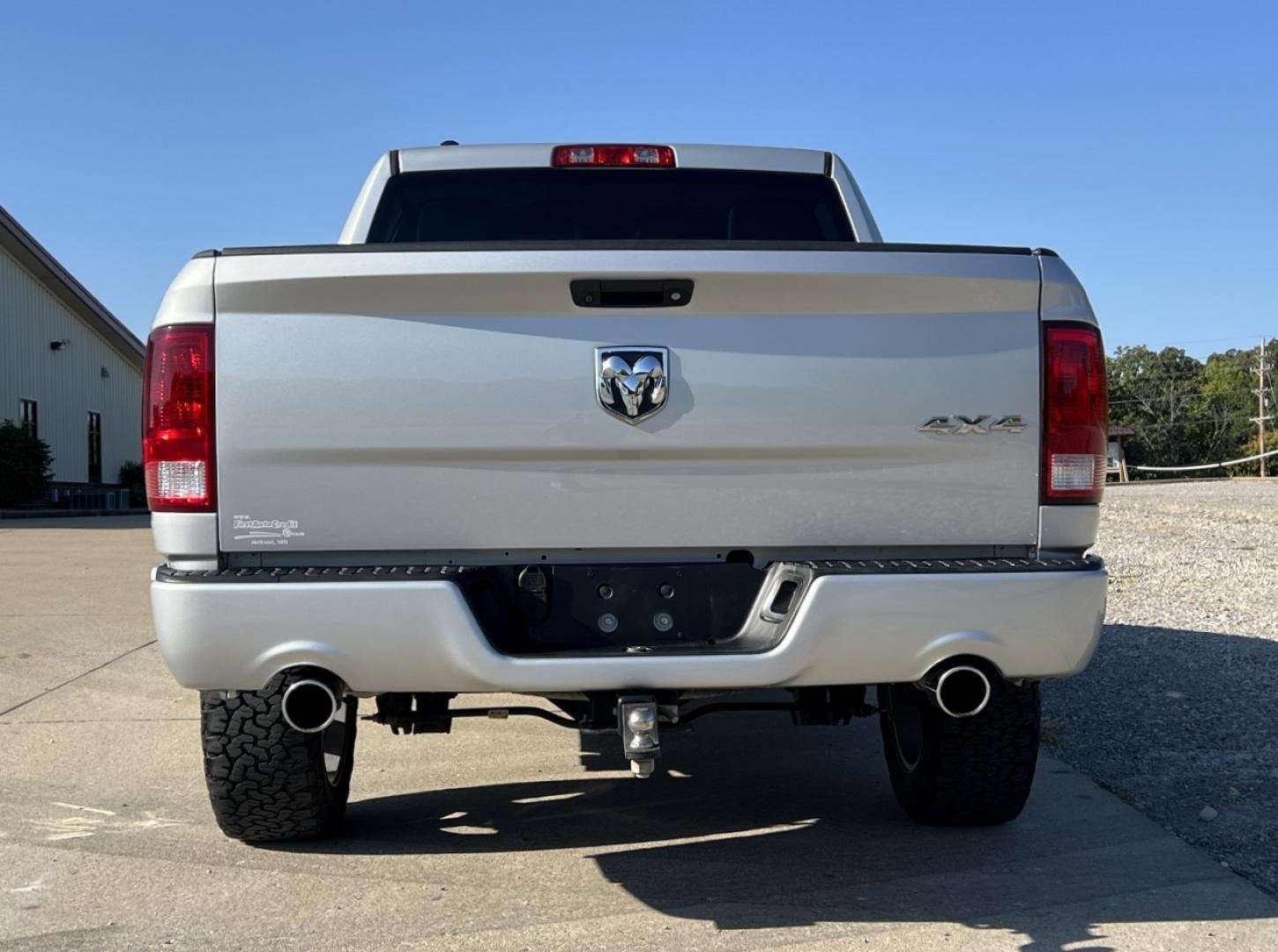 2016 WHITE /Black/Gray Leather RAM 1500 Tradesman Crew Cab SWB 4WD (1C6RR7KT0GS) with an 5.7L V8 HEMI engine, Automatic transmission, located at 2990 Old Orchard Rd., Jackson, MO, 63755, 37.354214, -89.612106 - 2016 Ram 1500 Express Only 98xxx miles 4x4 5.7L V8 HEMI Automatic Leather Backup Camera Bluetooth Cruise Power Windows/Locks/Mirrors We have financing available and we accept trades! Fill out a credit application on our website or come by today! If you have any questions, give us a call a - Photo#9