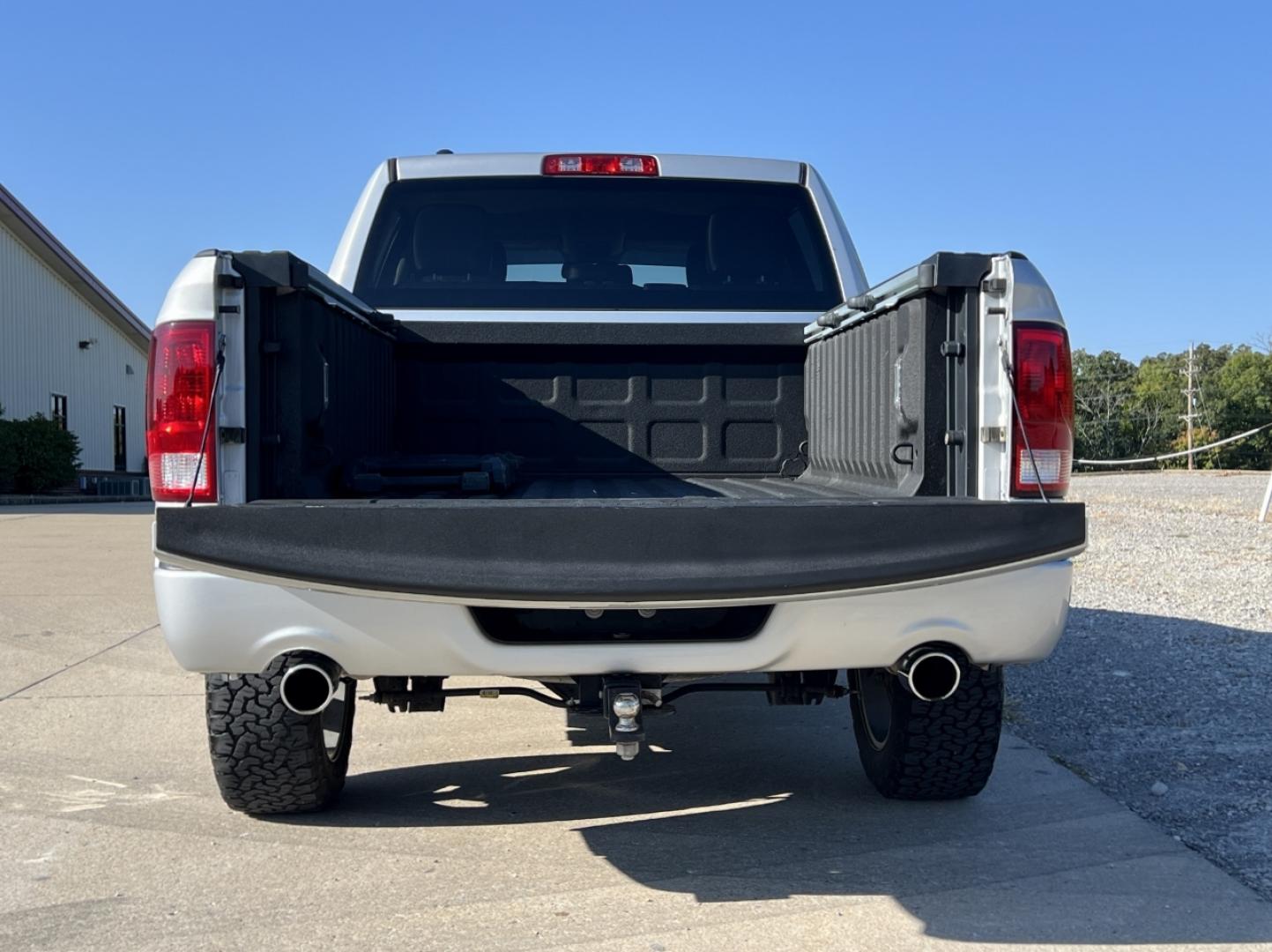2016 WHITE /Black/Gray Leather RAM 1500 Tradesman Crew Cab SWB 4WD (1C6RR7KT0GS) with an 5.7L V8 HEMI engine, Automatic transmission, located at 2990 Old Orchard Rd., Jackson, MO, 63755, 37.354214, -89.612106 - 2016 Ram 1500 Express Only 98xxx miles 4x4 5.7L V8 HEMI Automatic Leather Backup Camera Bluetooth Cruise Power Windows/Locks/Mirrors We have financing available and we accept trades! Fill out a credit application on our website or come by today! If you have any questions, give us a call a - Photo#17