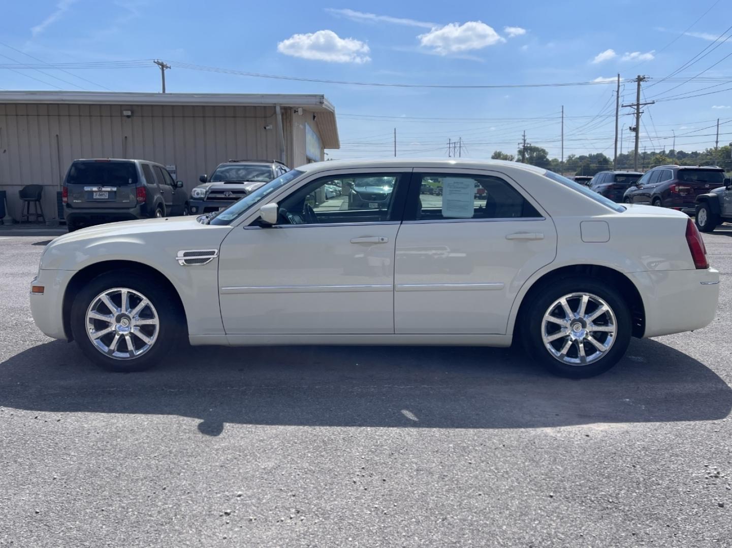 2007 WHITE /Tan Leather Chrysler 300 Touring (2C3KA53G37H) with an 3.5L V6 engine, Automatic transmission, located at 2990 Old Orchard Rd., Jackson, MO, 63755, 37.354214, -89.612106 - We have financing available and we accept trades! Fill out a credit application on our website or come by today! If you have any questions, give us a call at (573) 204-7777 or visit our website at firstautocredit.com. - Photo#4