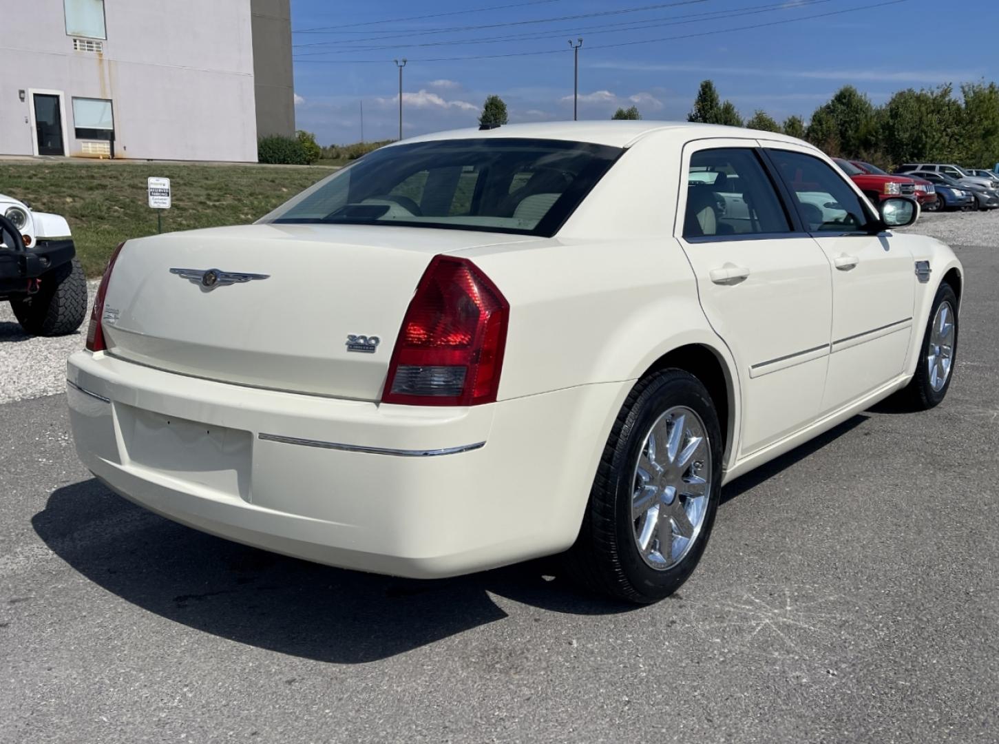 2007 WHITE /Tan Leather Chrysler 300 Touring (2C3KA53G37H) with an 3.5L V6 engine, Automatic transmission, located at 2990 Old Orchard Rd., Jackson, MO, 63755, 37.354214, -89.612106 - We have financing available and we accept trades! Fill out a credit application on our website or come by today! If you have any questions, give us a call at (573) 204-7777 or visit our website at firstautocredit.com. - Photo#6