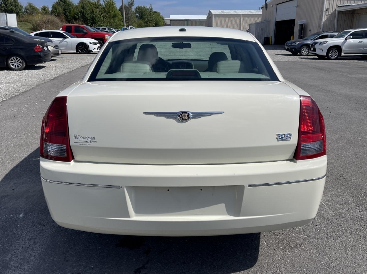 2007 WHITE /Tan Leather Chrysler 300 Touring (2C3KA53G37H) with an 3.5L V6 engine, Automatic transmission, located at 2990 Old Orchard Rd., Jackson, MO, 63755, 37.354214, -89.612106 - We have financing available and we accept trades! Fill out a credit application on our website or come by today! If you have any questions, give us a call at (573) 204-7777 or visit our website at firstautocredit.com. - Photo#8