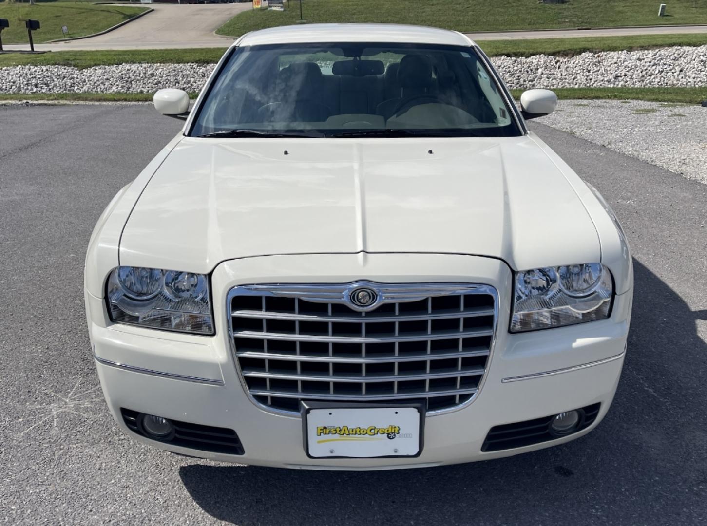 2007 WHITE /Tan Leather Chrysler 300 Touring (2C3KA53G37H) with an 3.5L V6 engine, Automatic transmission, located at 2990 Old Orchard Rd., Jackson, MO, 63755, 37.354214, -89.612106 - We have financing available and we accept trades! Fill out a credit application on our website or come by today! If you have any questions, give us a call at (573) 204-7777 or visit our website at firstautocredit.com. - Photo#9