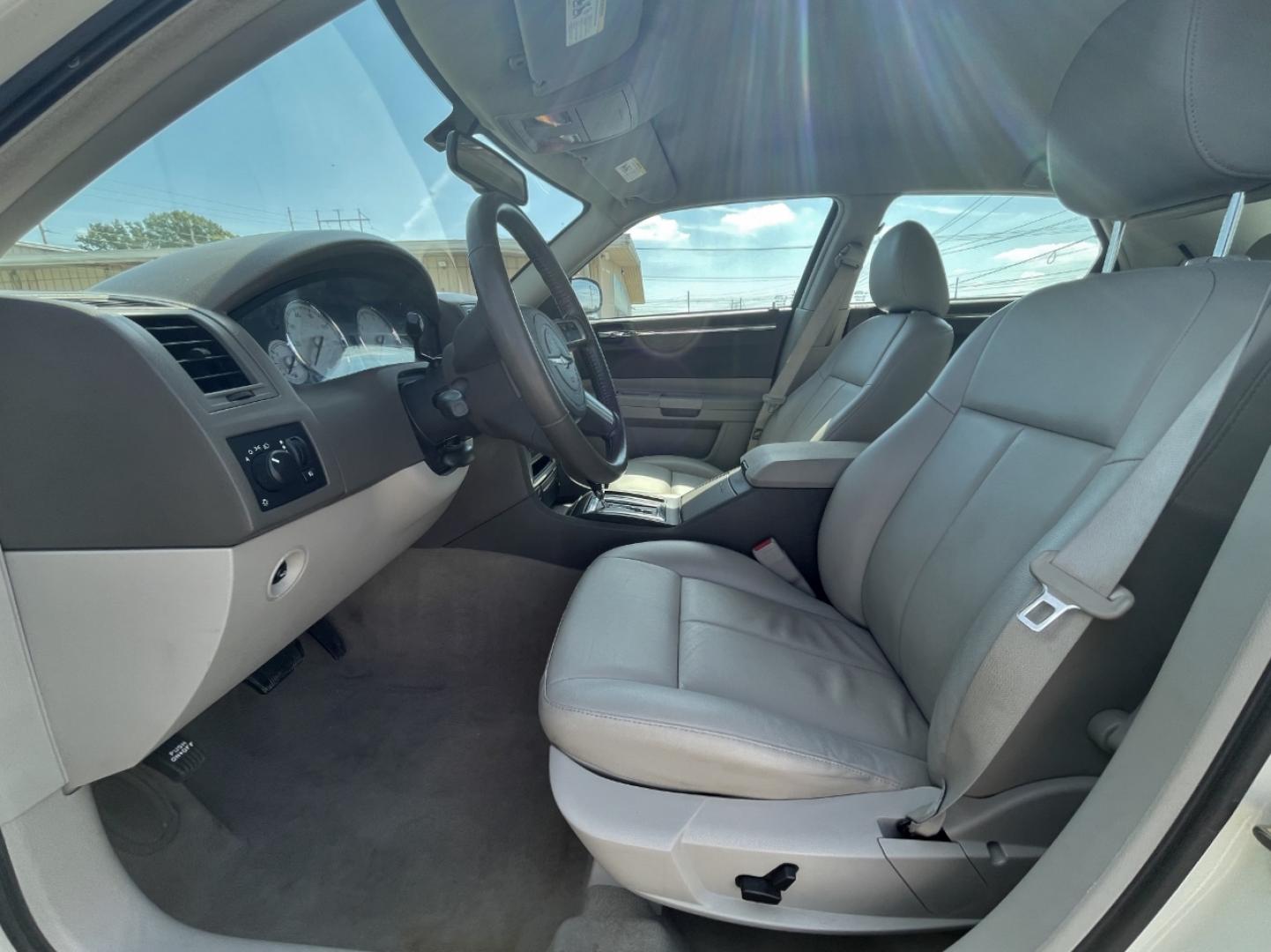 2007 WHITE /Tan Leather Chrysler 300 Touring (2C3KA53G37H) with an 3.5L V6 engine, Automatic transmission, located at 2990 Old Orchard Rd., Jackson, MO, 63755, 37.354214, -89.612106 - We have financing available and we accept trades! Fill out a credit application on our website or come by today! If you have any questions, give us a call at (573) 204-7777 or visit our website at firstautocredit.com. - Photo#10