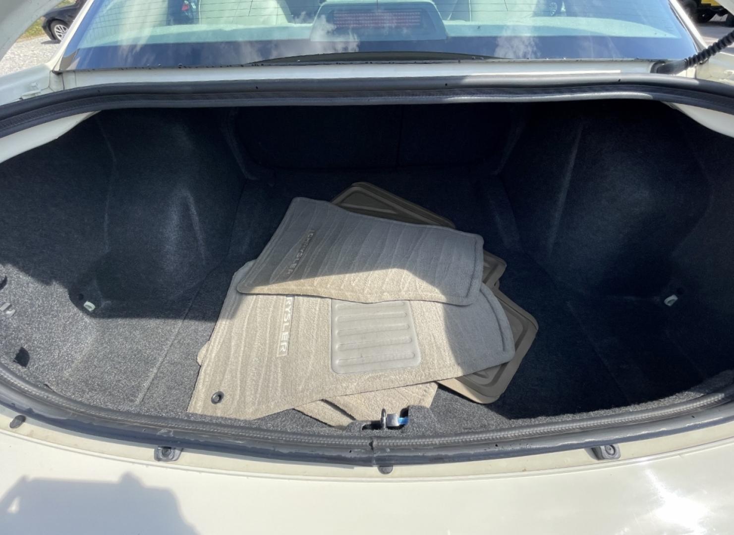 2007 WHITE /Tan Leather Chrysler 300 Touring (2C3KA53G37H) with an 3.5L V6 engine, Automatic transmission, located at 2990 Old Orchard Rd., Jackson, MO, 63755, 37.354214, -89.612106 - We have financing available and we accept trades! Fill out a credit application on our website or come by today! If you have any questions, give us a call at (573) 204-7777 or visit our website at firstautocredit.com. - Photo#16