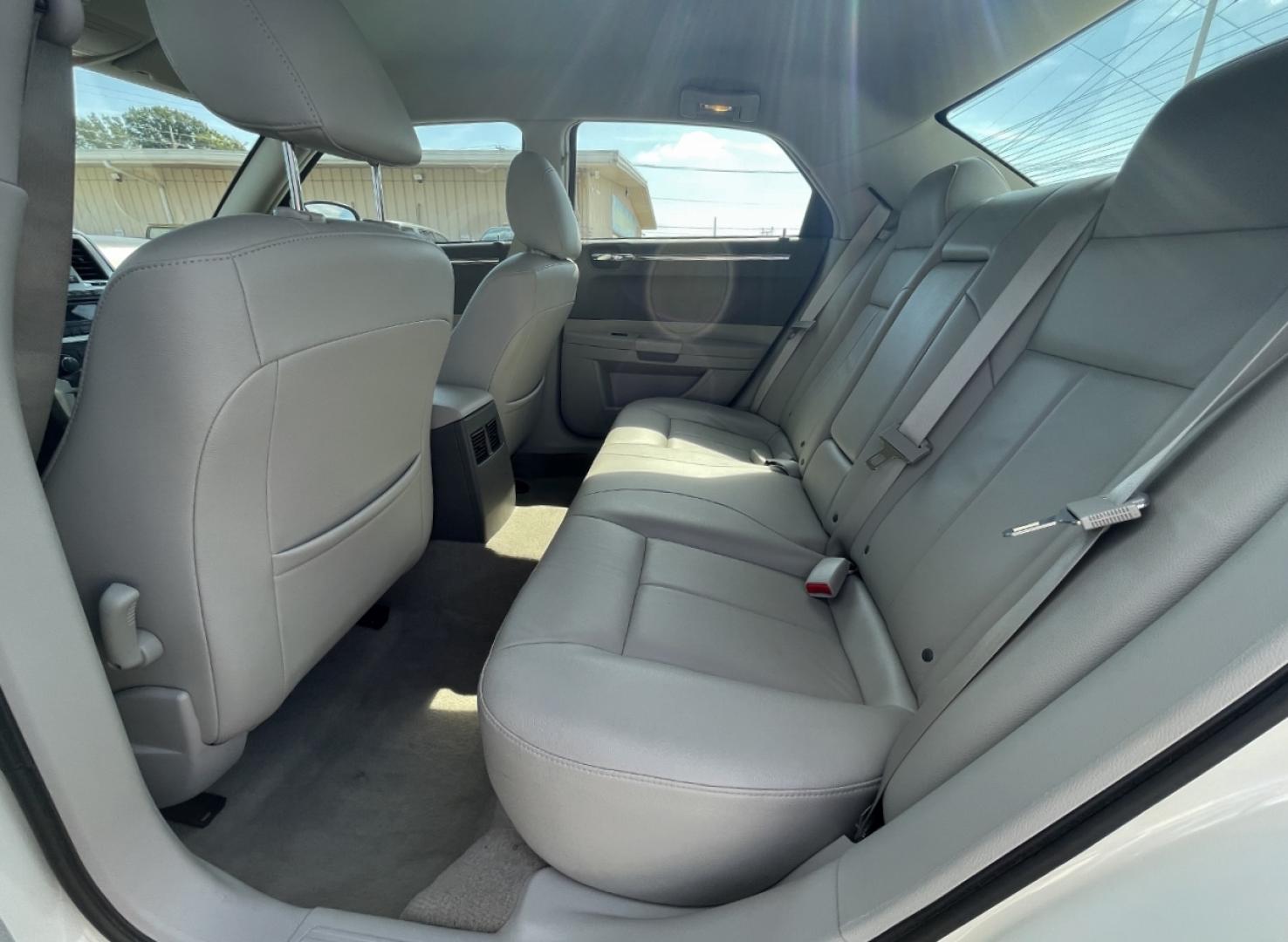 2007 WHITE /Tan Leather Chrysler 300 Touring (2C3KA53G37H) with an 3.5L V6 engine, Automatic transmission, located at 2990 Old Orchard Rd., Jackson, MO, 63755, 37.354214, -89.612106 - We have financing available and we accept trades! Fill out a credit application on our website or come by today! If you have any questions, give us a call at (573) 204-7777 or visit our website at firstautocredit.com. - Photo#15