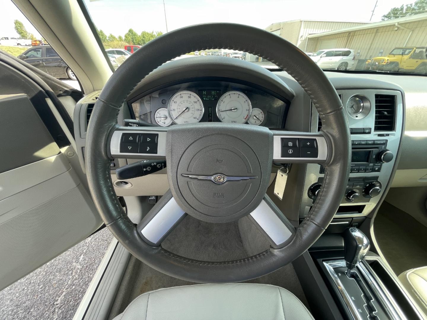 2007 WHITE /Tan Leather Chrysler 300 Touring (2C3KA53G37H) with an 3.5L V6 engine, Automatic transmission, located at 2990 Old Orchard Rd., Jackson, MO, 63755, 37.354214, -89.612106 - We have financing available and we accept trades! Fill out a credit application on our website or come by today! If you have any questions, give us a call at (573) 204-7777 or visit our website at firstautocredit.com. - Photo#18