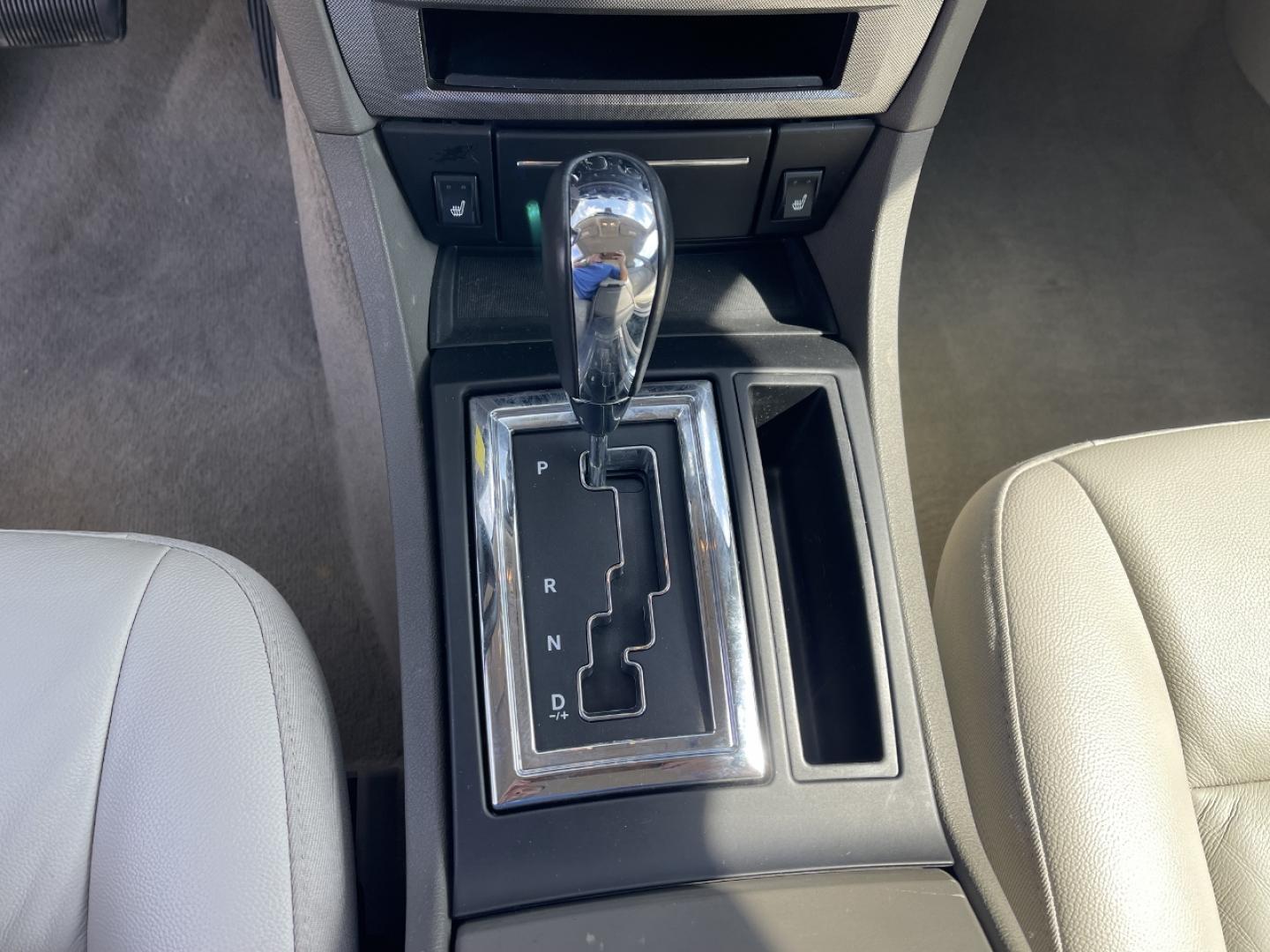 2007 WHITE /Tan Leather Chrysler 300 Touring (2C3KA53G37H) with an 3.5L V6 engine, Automatic transmission, located at 2990 Old Orchard Rd., Jackson, MO, 63755, 37.354214, -89.612106 - We have financing available and we accept trades! Fill out a credit application on our website or come by today! If you have any questions, give us a call at (573) 204-7777 or visit our website at firstautocredit.com. - Photo#19