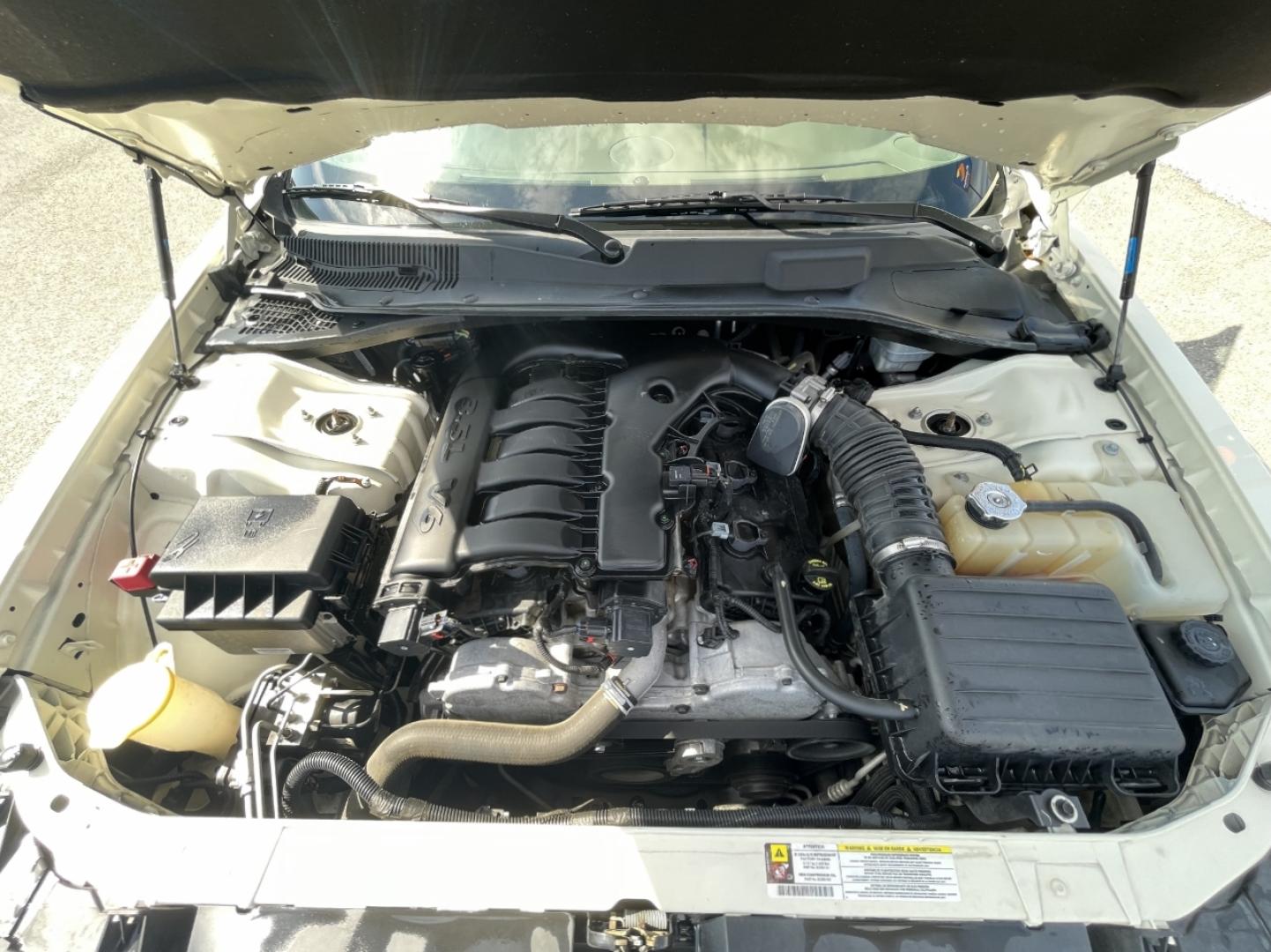 2007 WHITE /Tan Leather Chrysler 300 Touring (2C3KA53G37H) with an 3.5L V6 engine, Automatic transmission, located at 2990 Old Orchard Rd., Jackson, MO, 63755, 37.354214, -89.612106 - We have financing available and we accept trades! Fill out a credit application on our website or come by today! If you have any questions, give us a call at (573) 204-7777 or visit our website at firstautocredit.com. - Photo#23