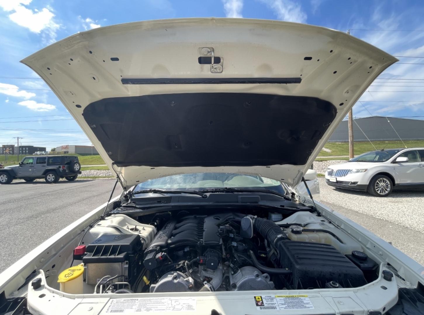 2007 WHITE /Tan Leather Chrysler 300 Touring (2C3KA53G37H) with an 3.5L V6 engine, Automatic transmission, located at 2990 Old Orchard Rd., Jackson, MO, 63755, 37.354214, -89.612106 - We have financing available and we accept trades! Fill out a credit application on our website or come by today! If you have any questions, give us a call at (573) 204-7777 or visit our website at firstautocredit.com. - Photo#24