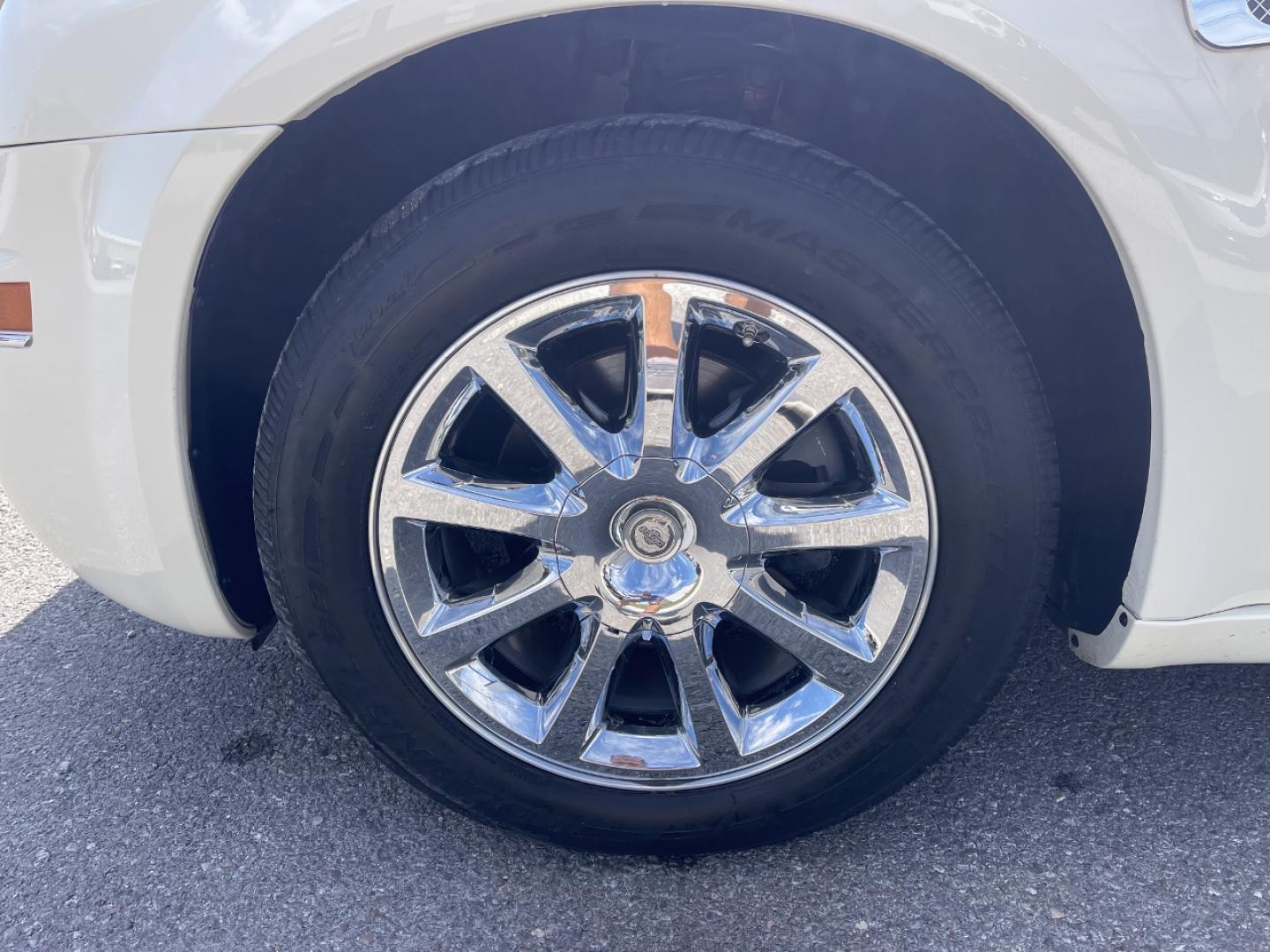 2007 WHITE /Tan Leather Chrysler 300 Touring (2C3KA53G37H) with an 3.5L V6 engine, Automatic transmission, located at 2990 Old Orchard Rd., Jackson, MO, 63755, 37.354214, -89.612106 - We have financing available and we accept trades! Fill out a credit application on our website or come by today! If you have any questions, give us a call at (573) 204-7777 or visit our website at firstautocredit.com. - Photo#26