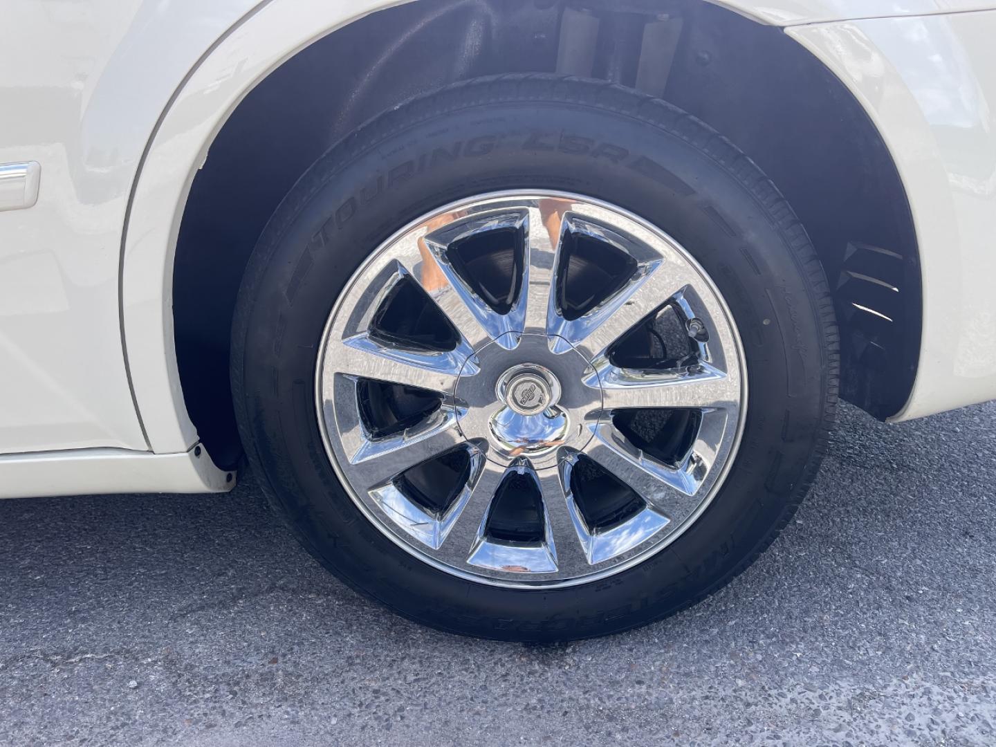 2007 WHITE /Tan Leather Chrysler 300 Touring (2C3KA53G37H) with an 3.5L V6 engine, Automatic transmission, located at 2990 Old Orchard Rd., Jackson, MO, 63755, 37.354214, -89.612106 - We have financing available and we accept trades! Fill out a credit application on our website or come by today! If you have any questions, give us a call at (573) 204-7777 or visit our website at firstautocredit.com. - Photo#27