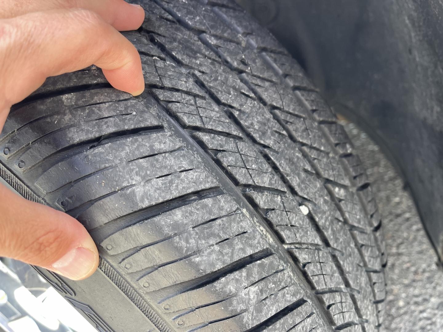 2007 WHITE /Tan Leather Chrysler 300 Touring (2C3KA53G37H) with an 3.5L V6 engine, Automatic transmission, located at 2990 Old Orchard Rd., Jackson, MO, 63755, 37.354214, -89.612106 - We have financing available and we accept trades! Fill out a credit application on our website or come by today! If you have any questions, give us a call at (573) 204-7777 or visit our website at firstautocredit.com. - Photo#25