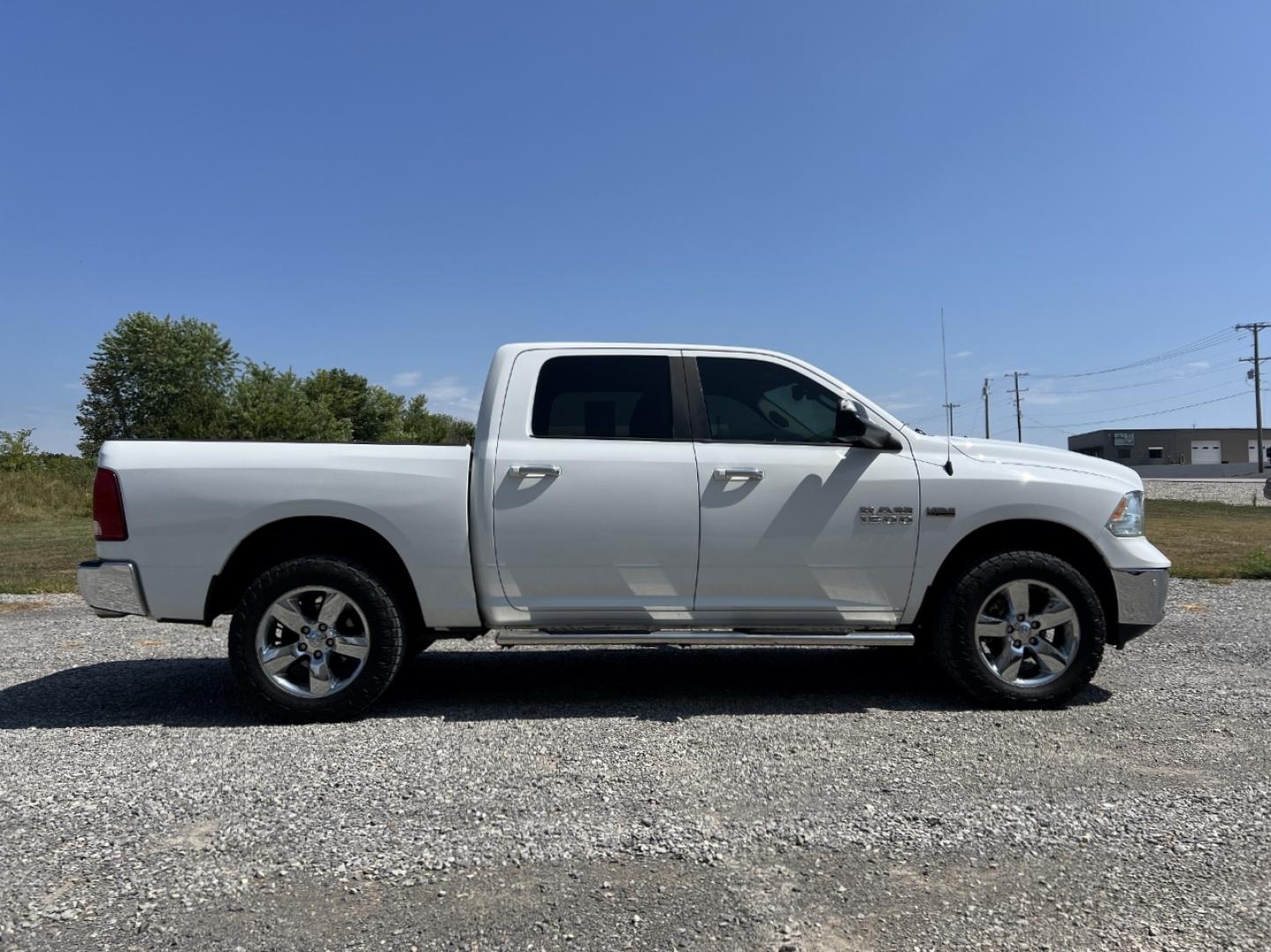2016 WHITE /Gray Cloth RAM 1500 Big Horn Crew Cab 4WD (3C6RR7LTXGG) with an 5.7L V8 HEMI engine, Automatic transmission, located at 2990 Old Orchard Rd., Jackson, MO, 63755, 37.354214, -89.612106 - We have financing available and we accept trades! Fill out a credit application on our website or come by today! If you have any questions, give us a call at (573) 204-7777 or visit our website at firstautocredit.com. - Photo#9