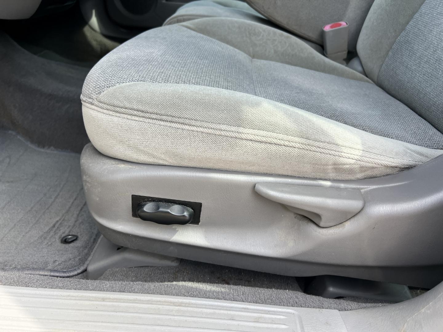 2000 WHITE /Gray Cloth Ford Taurus SE (1FAFP5325YA) with an 3.0L V6 engine, Automatic transmission, located at 2990 Old Orchard Rd., Jackson, MO, 63755, 37.354214, -89.612106 - 2000 Ford Taurus SE Only 88xxx miles Front Wheel Drive 3.0L V6 Automatic Power Driver Seat Cruise Power Windows/Locks/Mirrors We have financing available and we accept trades! Fill out a credit application on our website or come by today! If you have any questions, give us a call at (573) 2 - Photo#2
