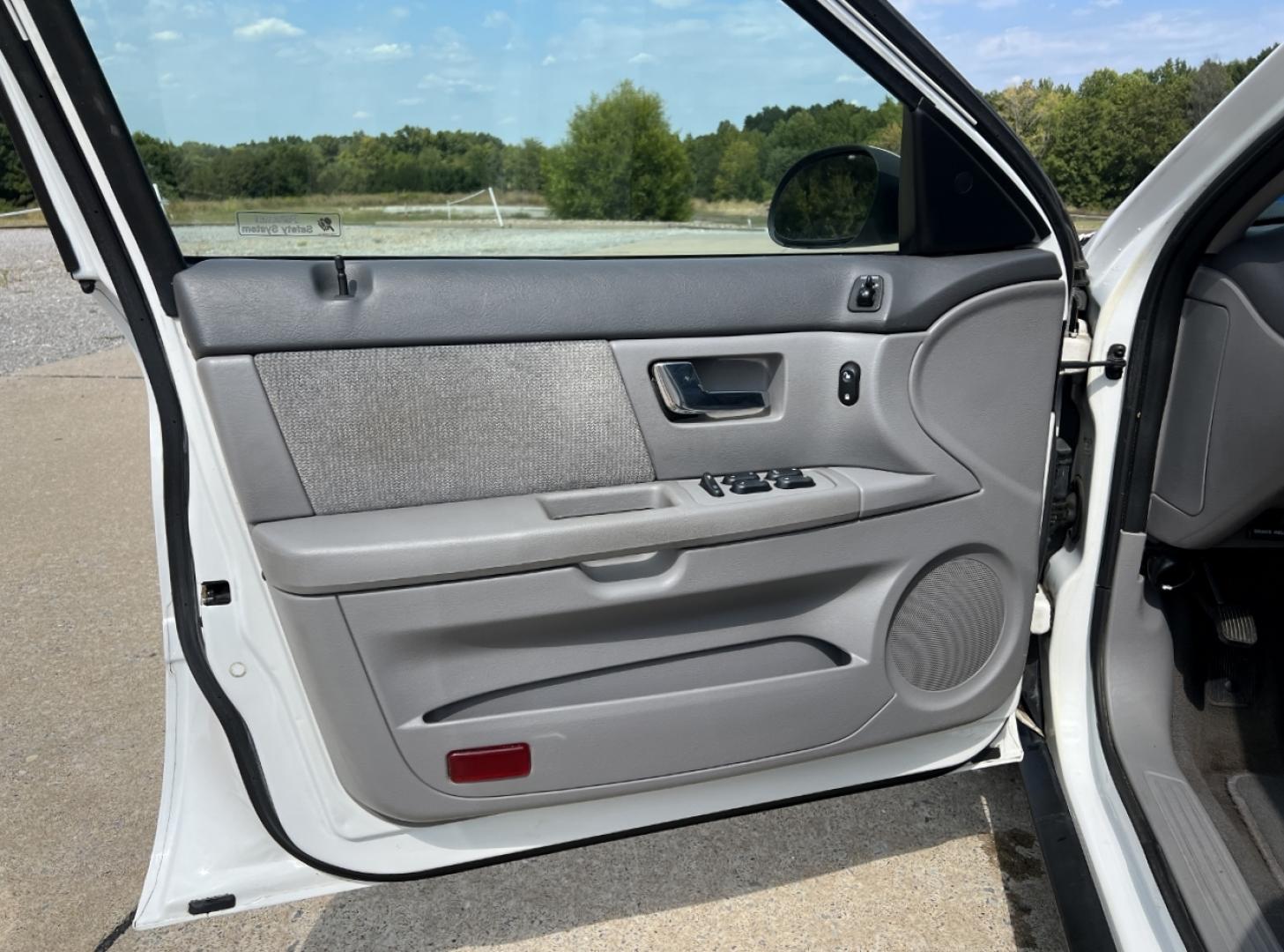 2000 WHITE /Gray Cloth Ford Taurus SE (1FAFP5325YA) with an 3.0L V6 engine, Automatic transmission, located at 2990 Old Orchard Rd., Jackson, MO, 63755, 37.354214, -89.612106 - 2000 Ford Taurus SE Only 88xxx miles Front Wheel Drive 3.0L V6 Automatic Power Driver Seat Cruise Power Windows/Locks/Mirrors We have financing available and we accept trades! Fill out a credit application on our website or come by today! If you have any questions, give us a call at (573) 2 - Photo#10