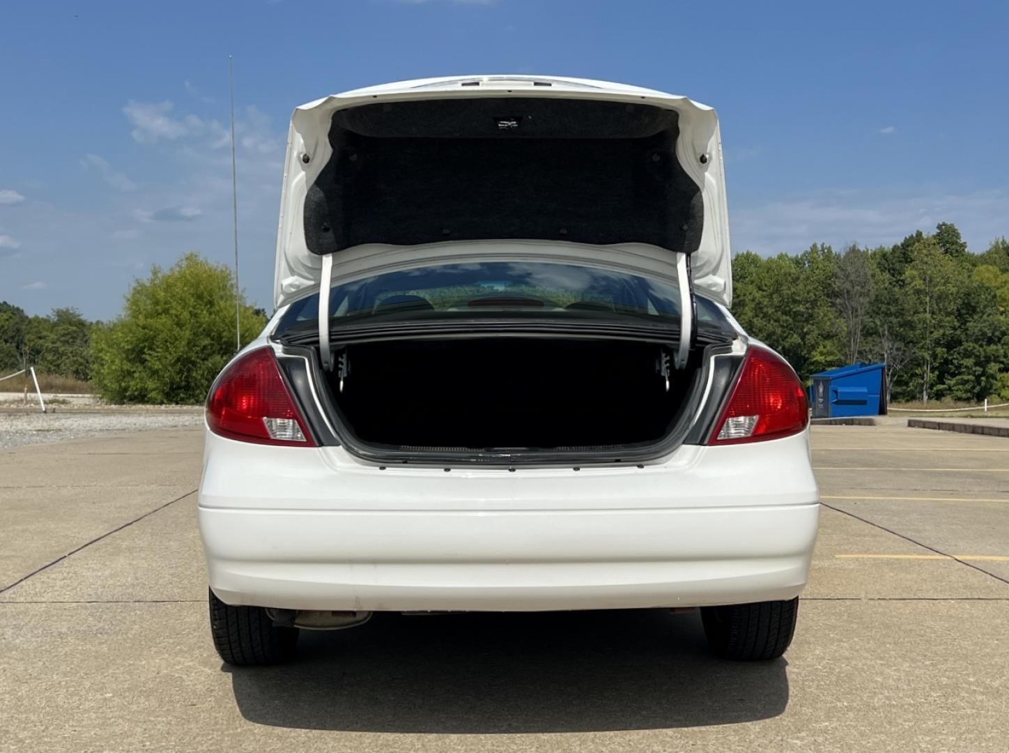 2000 WHITE /Gray Cloth Ford Taurus SE (1FAFP5325YA) with an 3.0L V6 engine, Automatic transmission, located at 2990 Old Orchard Rd., Jackson, MO, 63755, 37.354214, -89.612106 - 2000 Ford Taurus SE Only 88xxx miles Front Wheel Drive 3.0L V6 Automatic Power Driver Seat Cruise Power Windows/Locks/Mirrors We have financing available and we accept trades! Fill out a credit application on our website or come by today! If you have any questions, give us a call at (573) 2 - Photo#16
