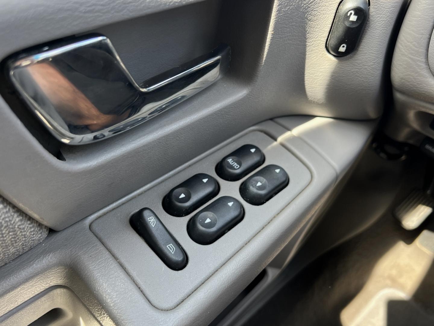 2000 WHITE /Gray Cloth Ford Taurus SE (1FAFP5325YA) with an 3.0L V6 engine, Automatic transmission, located at 2990 Old Orchard Rd., Jackson, MO, 63755, 37.354214, -89.612106 - 2000 Ford Taurus SE Only 88xxx miles Front Wheel Drive 3.0L V6 Automatic Power Driver Seat Cruise Power Windows/Locks/Mirrors We have financing available and we accept trades! Fill out a credit application on our website or come by today! If you have any questions, give us a call at (573) 2 - Photo#22
