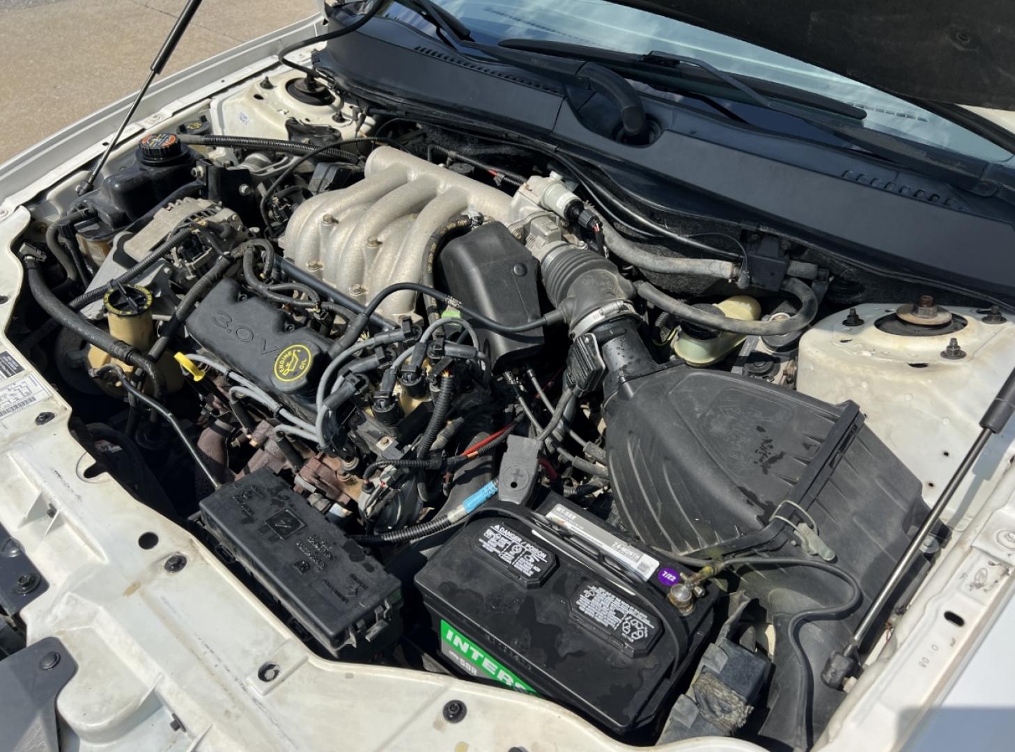 2000 WHITE /Gray Cloth Ford Taurus SE (1FAFP5325YA) with an 3.0L V6 engine, Automatic transmission, located at 2990 Old Orchard Rd., Jackson, MO, 63755, 37.354214, -89.612106 - 2000 Ford Taurus SE Only 88xxx miles Front Wheel Drive 3.0L V6 Automatic Power Driver Seat Cruise Power Windows/Locks/Mirrors We have financing available and we accept trades! Fill out a credit application on our website or come by today! If you have any questions, give us a call at (573) 2 - Photo#27