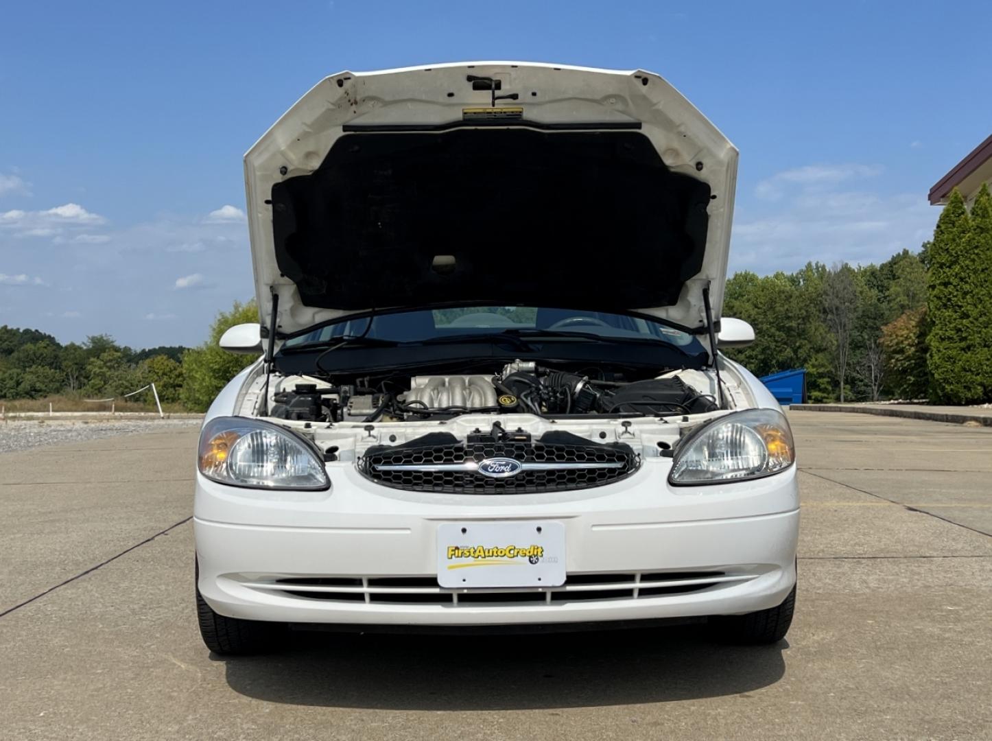 2000 WHITE /Gray Cloth Ford Taurus SE (1FAFP5325YA) with an 3.0L V6 engine, Automatic transmission, located at 2990 Old Orchard Rd., Jackson, MO, 63755, 37.354214, -89.612106 - 2000 Ford Taurus SE Only 88xxx miles Front Wheel Drive 3.0L V6 Automatic Power Driver Seat Cruise Power Windows/Locks/Mirrors We have financing available and we accept trades! Fill out a credit application on our website or come by today! If you have any questions, give us a call at (573) 2 - Photo#26