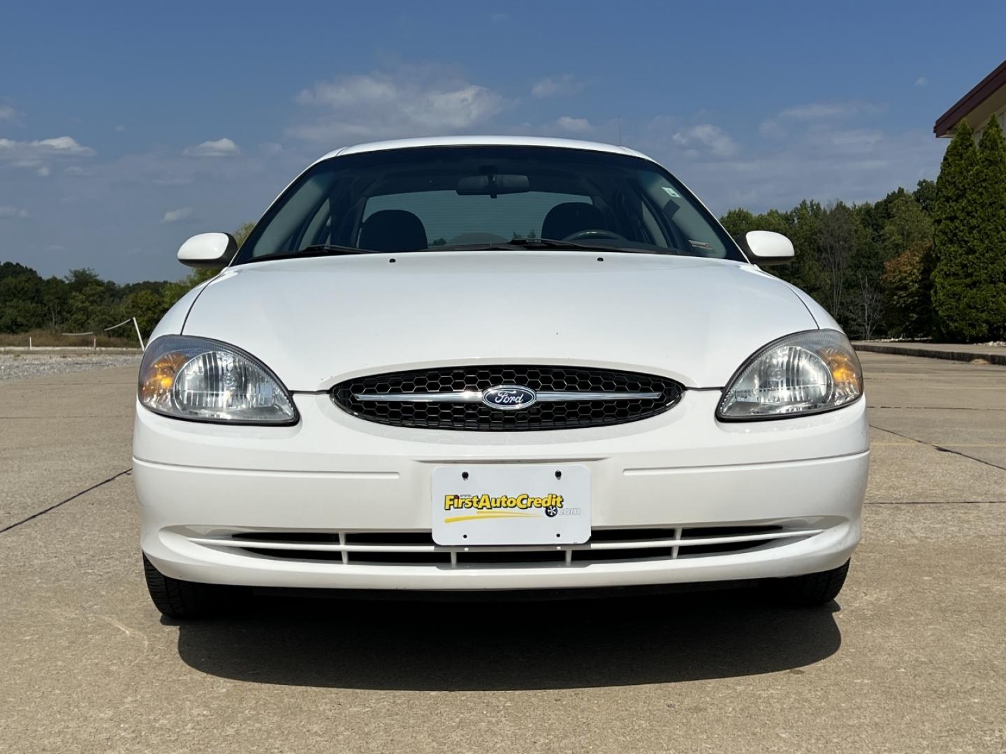 2000 WHITE /Gray Cloth Ford Taurus SE (1FAFP5325YA) with an 3.0L V6 engine, Automatic transmission, located at 2990 Old Orchard Rd., Jackson, MO, 63755, 37.354214, -89.612106 - 2000 Ford Taurus SE Only 88xxx miles Front Wheel Drive 3.0L V6 Automatic Power Driver Seat Cruise Power Windows/Locks/Mirrors We have financing available and we accept trades! Fill out a credit application on our website or come by today! If you have any questions, give us a call at (573) 2 - Photo#9