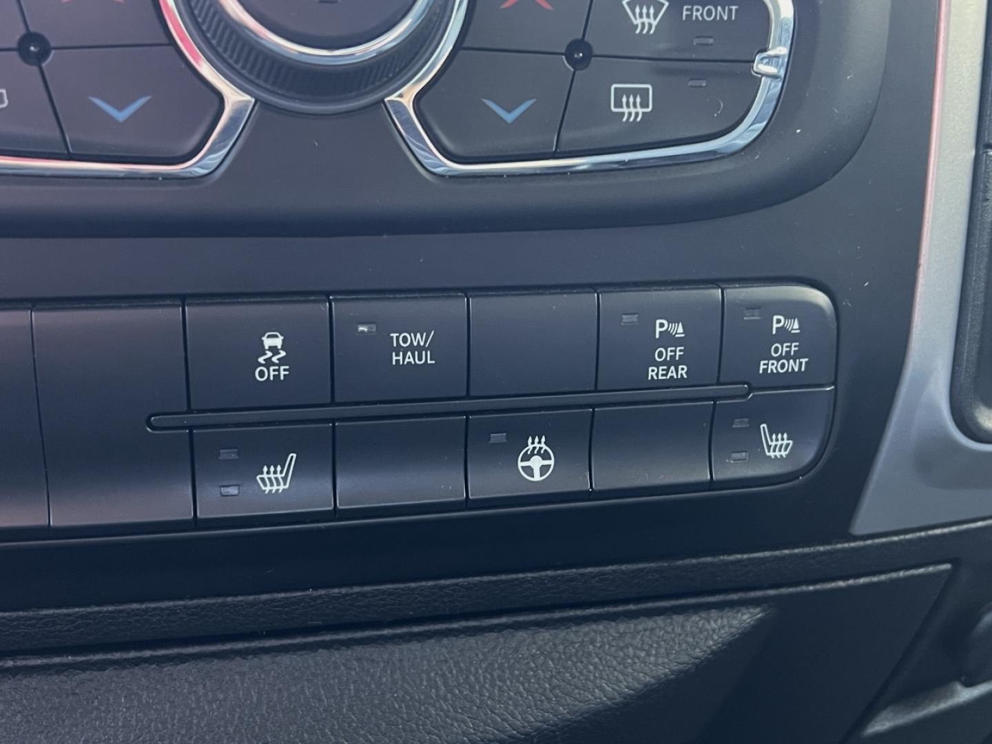 2019 SILVER /Gray Cloth RAM 1500 Big Horn Crew Cab 4WD (1C6RR7TT1KS) with an 5.7L V8 engine, Automatic transmission, located at 2990 Old Orchard Rd., Jackson, MO, 63755, 37.354214, -89.612106 - We have financing available and we accept trades! Fill out a credit application on our website or come by today! If you have any questions, give us a call at (573) 204-7777 or visit our website at firstautocredit.com. - Photo#4