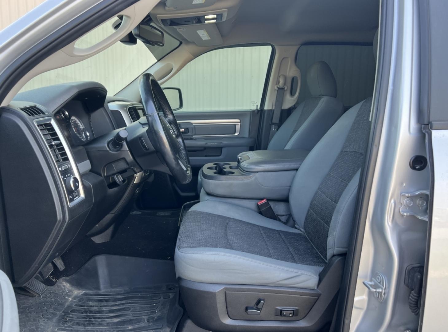 2019 SILVER /Gray Cloth RAM 1500 Big Horn Crew Cab 4WD (1C6RR7TT1KS) with an 5.7L V8 engine, Automatic transmission, located at 2990 Old Orchard Rd., Jackson, MO, 63755, 37.354214, -89.612106 - We have financing available and we accept trades! Fill out a credit application on our website or come by today! If you have any questions, give us a call at (573) 204-7777 or visit our website at firstautocredit.com. - Photo#6