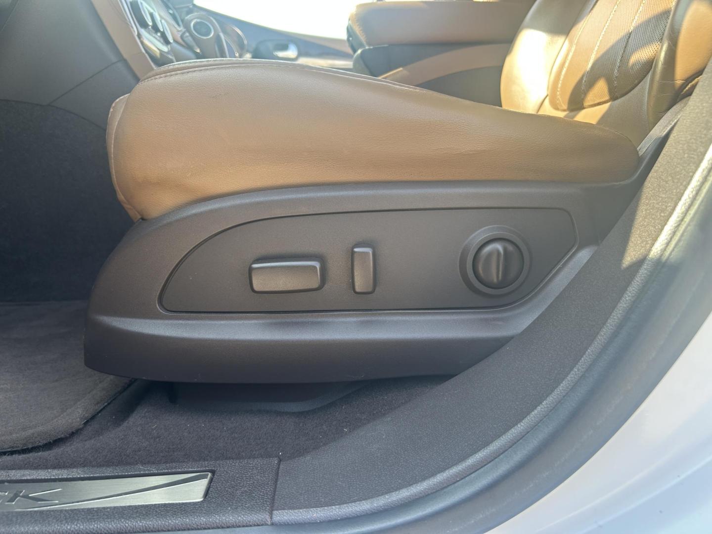 2016 WHITE /BROWN Buick Enclave Premium AWD (5GAKVCKD2GJ) with an 3.6L V6 DOHC 24V engine, 6A transmission, located at 506 S. Kingshighway, Cape Girardeau, MO, 63703, (573) 235-5000, 37.294991, -89.553635 - 2016 BUICK ENCLAVE 118xxx miles All Wheel Drive 3.6L V6 Automatic Leather Navigation Dual Climate Control Rear Climate Control Power/Heated/Cooled Seats Backup Camera Sunroof/Moonroof Bluetooth Remote Start Cruise Power Windows/Locks/Mirrors We have financing available and we accept - Photo#4