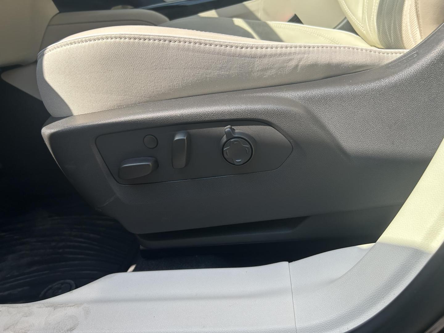 2021 BURGUNDY /TAN Buick Envision Avenir AWD (LRBFZSR42MD) with an 2.0L L4 DOHC 24V TURBO engine, Automatic transmission, located at 506 S. Kingshighway, Cape Girardeau, MO, 63703, (573) 235-5000, 37.294991, -89.553635 - 2021 BUICK ENVISION 48xxx miles All Wheel Drive 2.0L V4 Automatic Leather Heads Up Display Navigation Dual Climate Control Power/Heated/Cooled Seats Heated Rear Seats Backup Camera Panoramic Sunroof/Moonroof Bluetooth Remote Start Power Hatchback Adaptive Cruise Power Windows/Locks/ - Photo#4