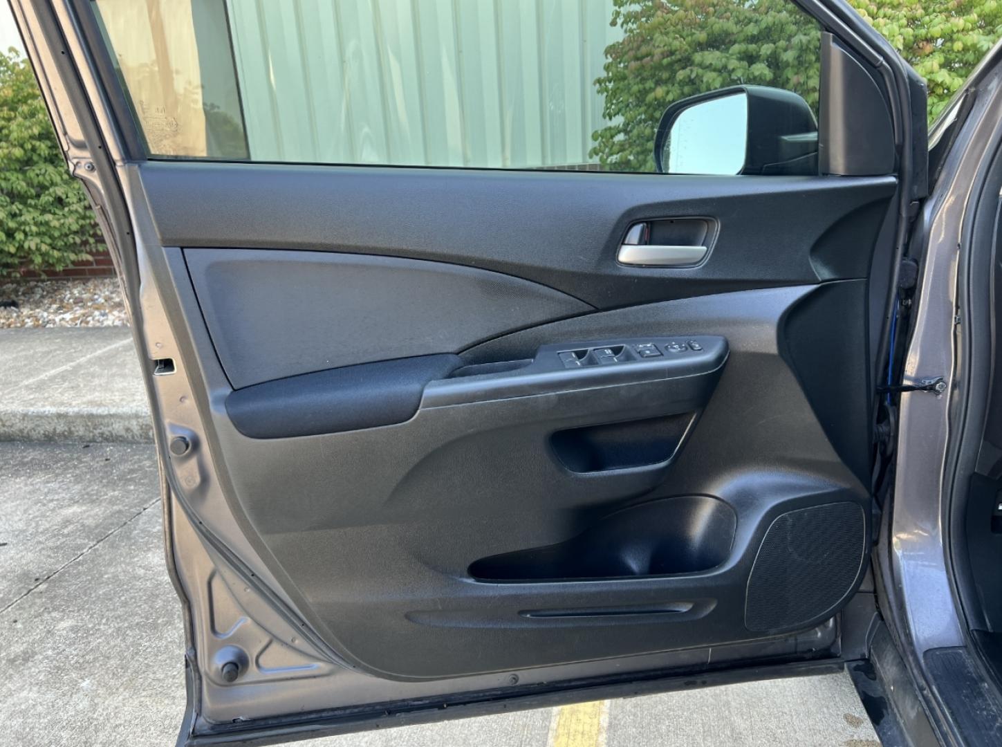 2015 GRAY /Gray Cloth Honda CR-V LX 2WD (3CZRM3H38FG) with an 2.4L 4 Cyl. engine, Continuously Variable Transmission transmission, located at 506 S. Kingshighway, Cape Girardeau, MO, 63703, (573) 235-5000, 37.294991, -89.553635 - 2015 Honda CR-V LX 146xxx miles Front Wheel Drive 2.4L 4 Cyl. Automatic Backup Camera Bluetooth Cruise Power Windows/Locks/Mirrors We have financing available and we accept trades! Fill out a credit application on our website or come by today! If you have any questions, give us a call at ( - Photo#10