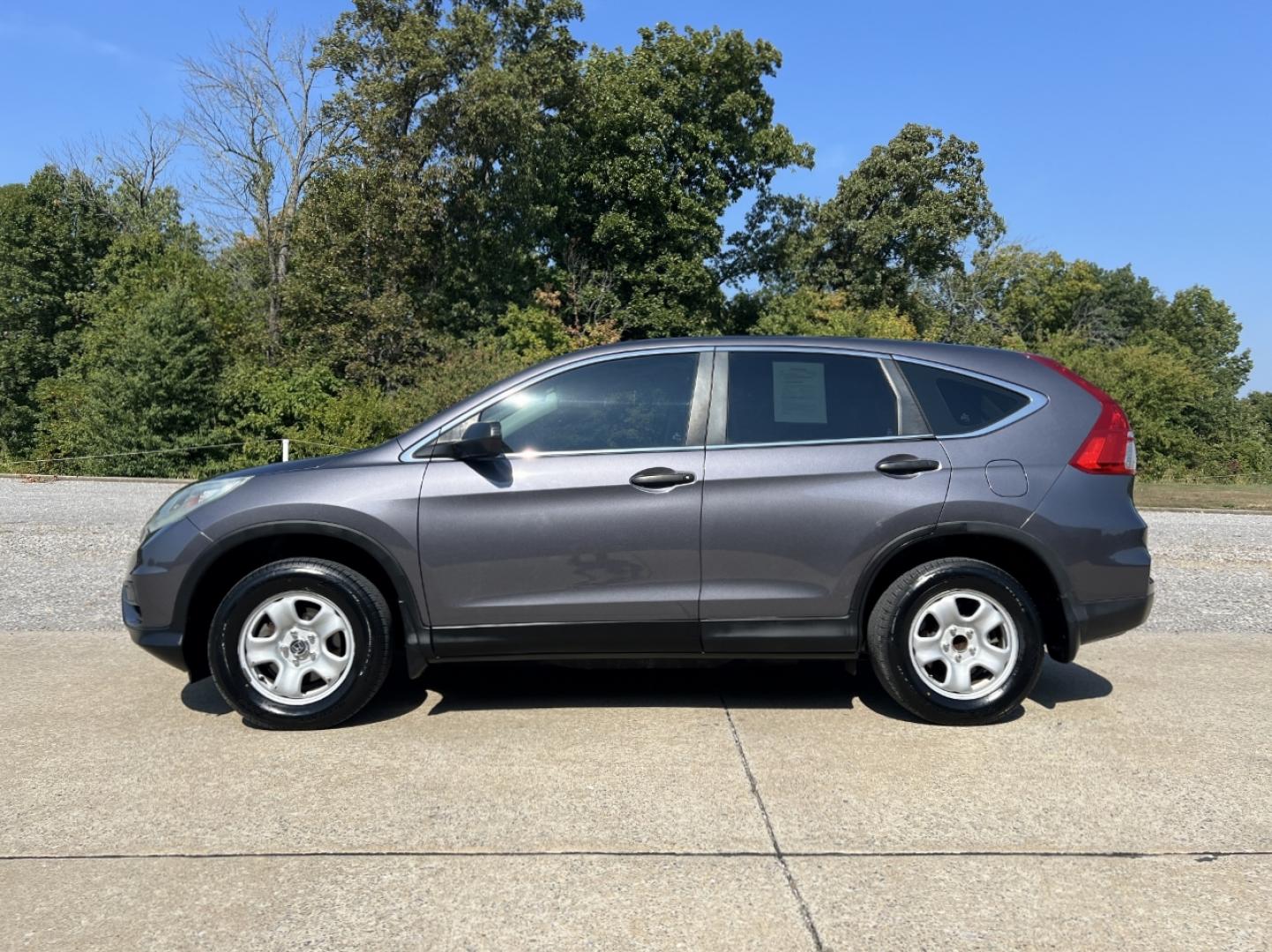 2015 GRAY /Gray Cloth Honda CR-V LX 2WD (3CZRM3H38FG) with an 2.4L 4 Cyl. engine, Continuously Variable Transmission transmission, located at 506 S. Kingshighway, Cape Girardeau, MO, 63703, (573) 235-5000, 37.294991, -89.553635 - 2015 Honda CR-V LX 146xxx miles Front Wheel Drive 2.4L 4 Cyl. Automatic Backup Camera Bluetooth Cruise Power Windows/Locks/Mirrors We have financing available and we accept trades! Fill out a credit application on our website or come by today! If you have any questions, give us a call at ( - Photo#4