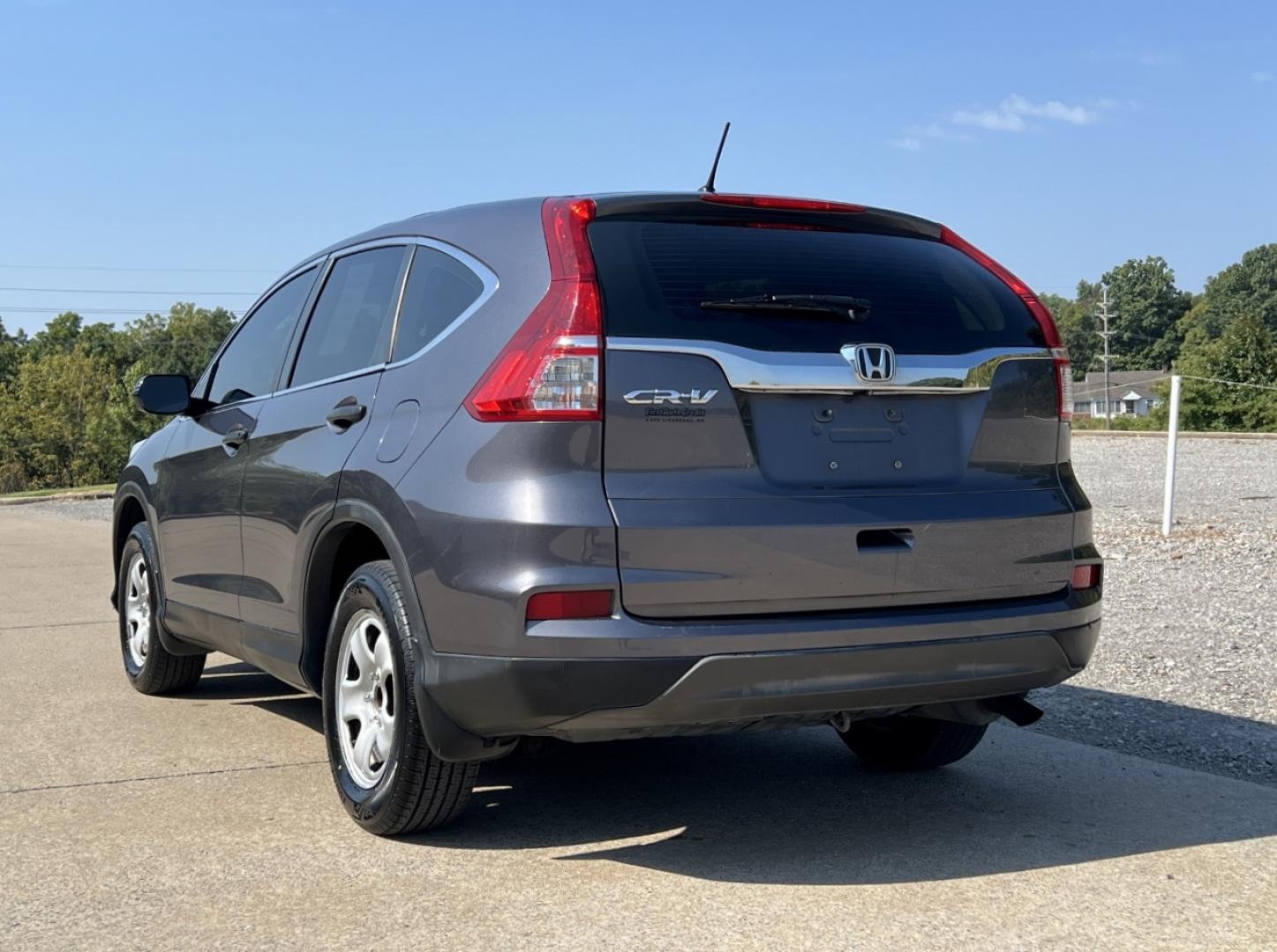 2015 GRAY /Gray Cloth Honda CR-V LX 2WD (3CZRM3H38FG) with an 2.4L 4 Cyl. engine, Continuously Variable Transmission transmission, located at 506 S. Kingshighway, Cape Girardeau, MO, 63703, (573) 235-5000, 37.294991, -89.553635 - 2015 Honda CR-V LX 146xxx miles Front Wheel Drive 2.4L 4 Cyl. Automatic Backup Camera Bluetooth Cruise Power Windows/Locks/Mirrors We have financing available and we accept trades! Fill out a credit application on our website or come by today! If you have any questions, give us a call at ( - Photo#7