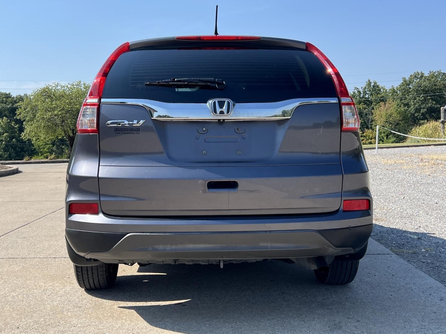 2015 GRAY /Gray Cloth Honda CR-V LX 2WD (3CZRM3H38FG) with an 2.4L 4 Cyl. engine, Continuously Variable Transmission transmission, located at 506 S. Kingshighway, Cape Girardeau, MO, 63703, (573) 235-5000, 37.294991, -89.553635 - 2015 Honda CR-V LX 146xxx miles Front Wheel Drive 2.4L 4 Cyl. Automatic Backup Camera Bluetooth Cruise Power Windows/Locks/Mirrors We have financing available and we accept trades! Fill out a credit application on our website or come by today! If you have any questions, give us a call at ( - Photo#8