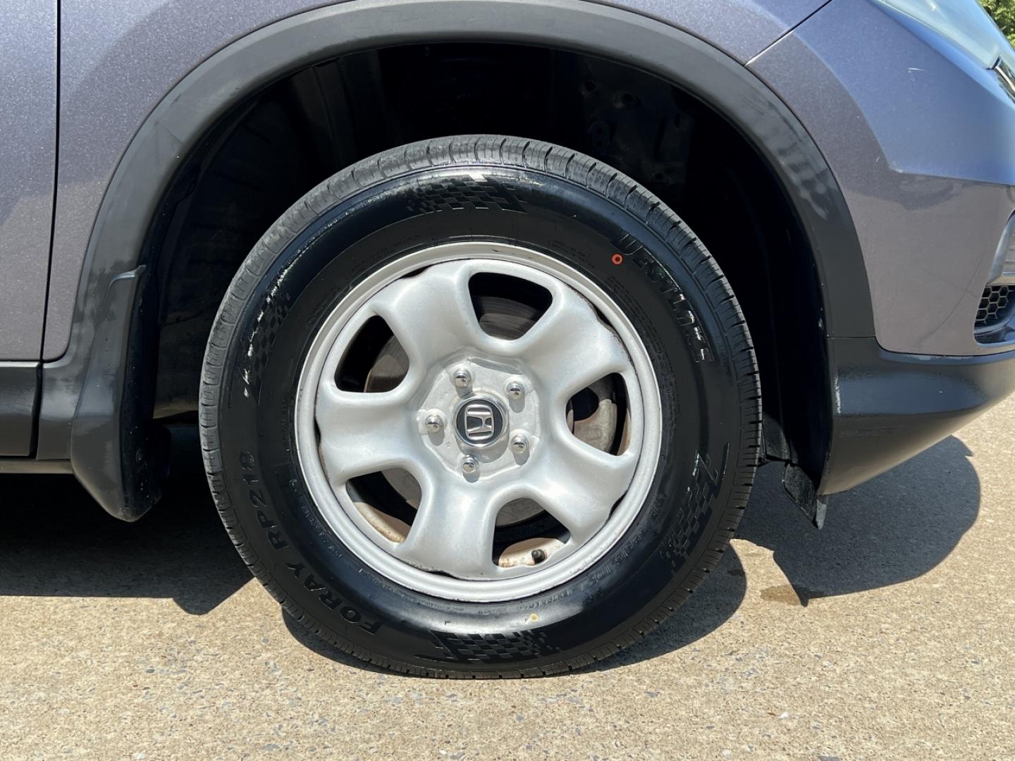 2015 GRAY /Gray Cloth Honda CR-V LX 2WD (3CZRM3H38FG) with an 2.4L 4 Cyl. engine, Continuously Variable Transmission transmission, located at 506 S. Kingshighway, Cape Girardeau, MO, 63703, (573) 235-5000, 37.294991, -89.553635 - 2015 Honda CR-V LX 146xxx miles Front Wheel Drive 2.4L 4 Cyl. Automatic Backup Camera Bluetooth Cruise Power Windows/Locks/Mirrors We have financing available and we accept trades! Fill out a credit application on our website or come by today! If you have any questions, give us a call at ( - Photo#30