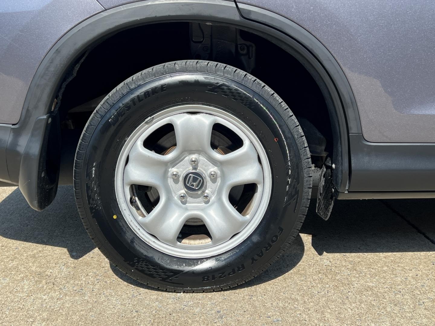 2015 GRAY /Gray Cloth Honda CR-V LX 2WD (3CZRM3H38FG) with an 2.4L 4 Cyl. engine, Continuously Variable Transmission transmission, located at 506 S. Kingshighway, Cape Girardeau, MO, 63703, (573) 235-5000, 37.294991, -89.553635 - 2015 Honda CR-V LX 146xxx miles Front Wheel Drive 2.4L 4 Cyl. Automatic Backup Camera Bluetooth Cruise Power Windows/Locks/Mirrors We have financing available and we accept trades! Fill out a credit application on our website or come by today! If you have any questions, give us a call at ( - Photo#31