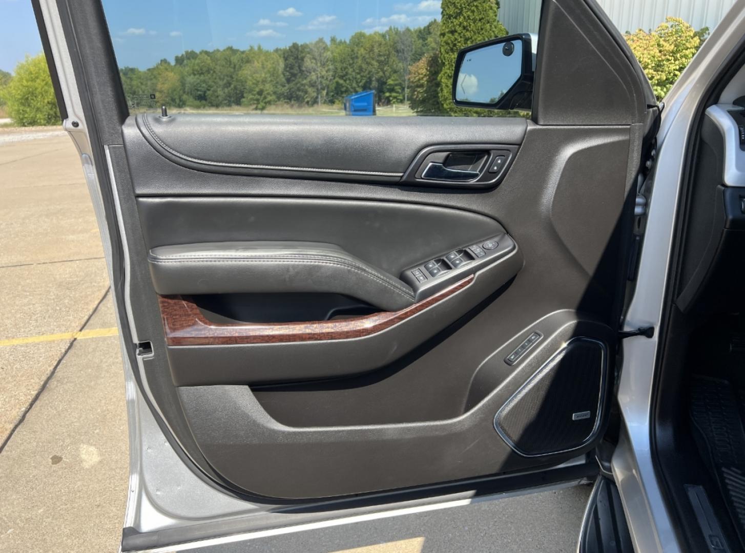 2016 SILVER /Black Leather GMC Yukon SLT 4WD (1GKS2BKC4GR) with an 5.3L V8 engine, Automatic transmission, located at 2990 Old Orchard Rd., Jackson, MO, 63755, 37.354214, -89.612106 - 2016 GMC Yukon SLT 145xxx miles 4 Wheel Drive 5.3L V8 Automatic Leather 3rd Row Navigation Rear Entertainment Power/Heated/Cooled Seats Heated Rear Seats Heated Steering Wheel Backup Camera Bluetooth Remote Start Cruise Power Windows/Locks/Mirrors We have financing available and we - Photo#18