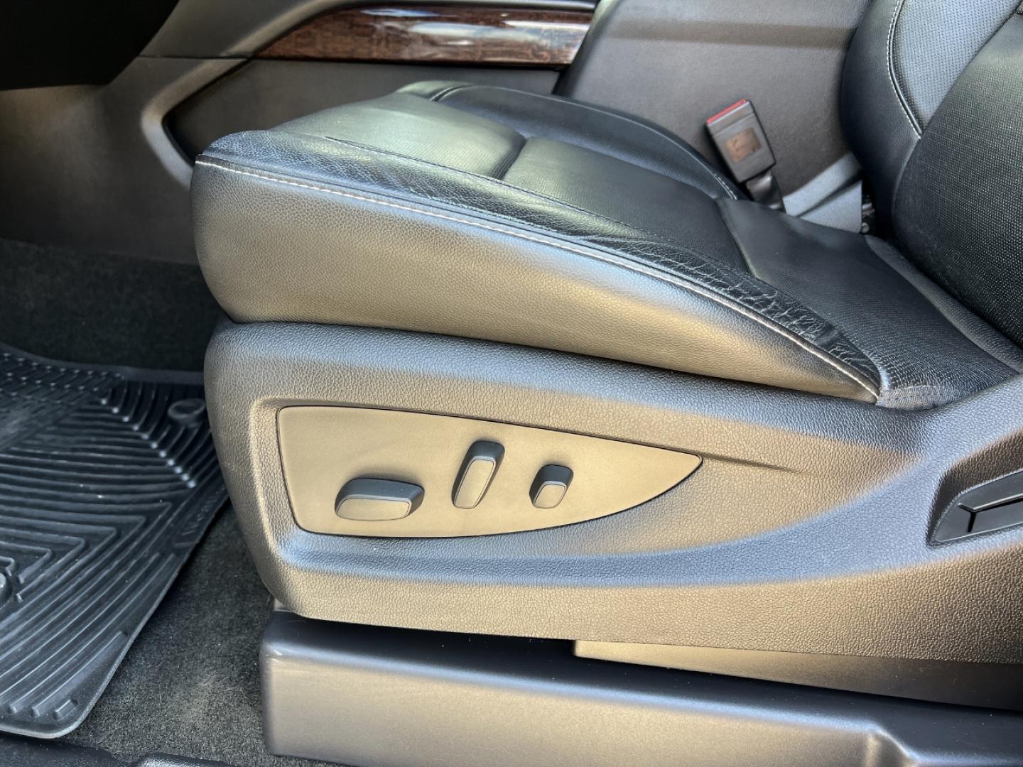 2016 SILVER /Black Leather GMC Yukon SLT 4WD (1GKS2BKC4GR) with an 5.3L V8 engine, Automatic transmission, located at 2990 Old Orchard Rd., Jackson, MO, 63755, 37.354214, -89.612106 - 2016 GMC Yukon SLT 145xxx miles 4 Wheel Drive 5.3L V8 Automatic Leather 3rd Row Navigation Rear Entertainment Power/Heated/Cooled Seats Heated Rear Seats Heated Steering Wheel Backup Camera Bluetooth Remote Start Cruise Power Windows/Locks/Mirrors We have financing available and we - Photo#7